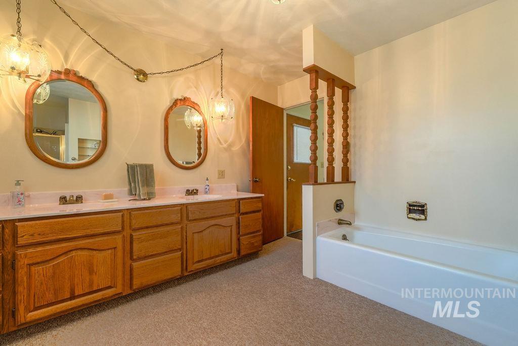 421 E Avenue E Property Photo 15