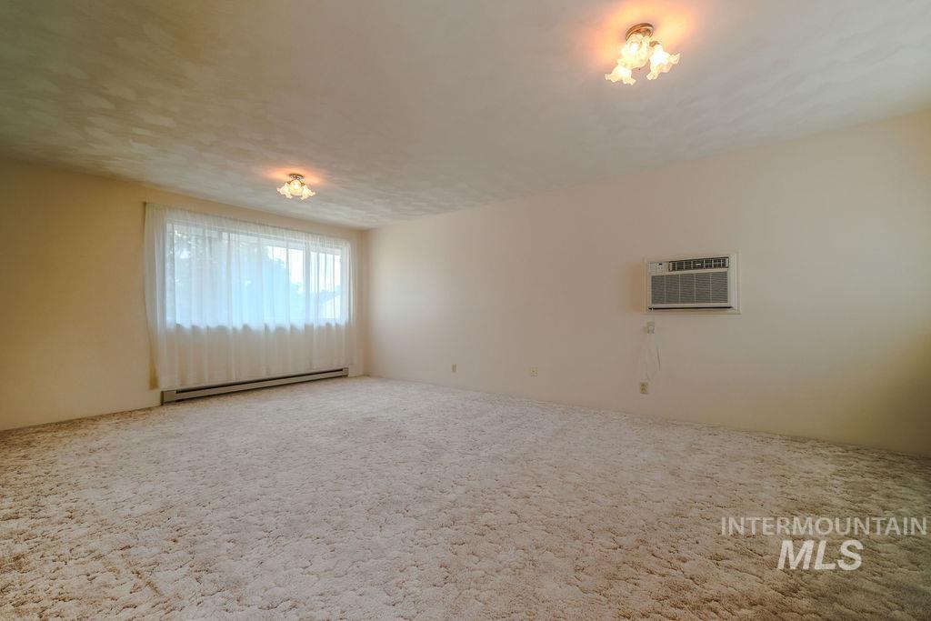 421 E Avenue E Property Photo 18