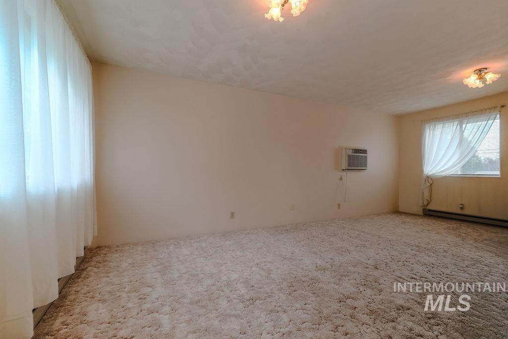 421 E Avenue E Property Photo 20