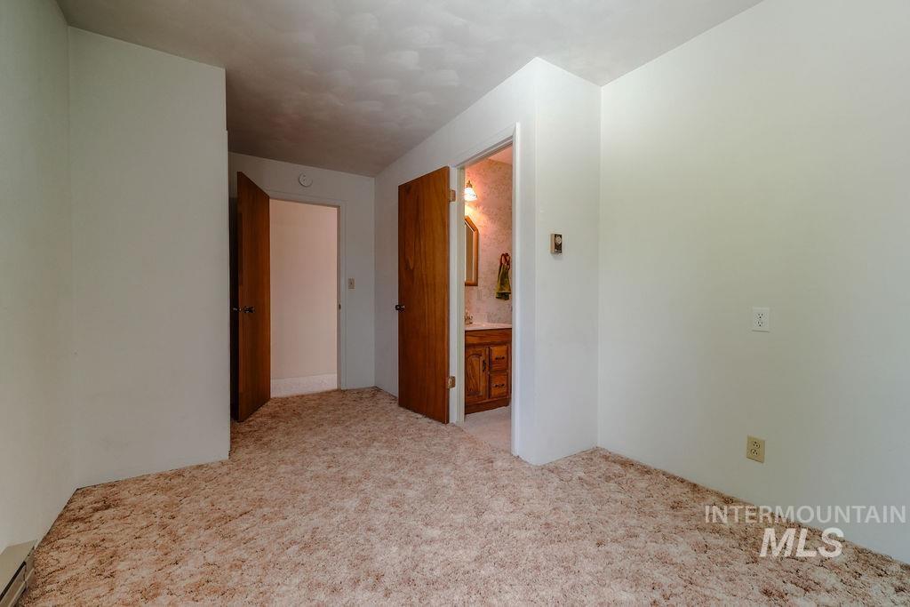421 E Avenue E Property Photo 22