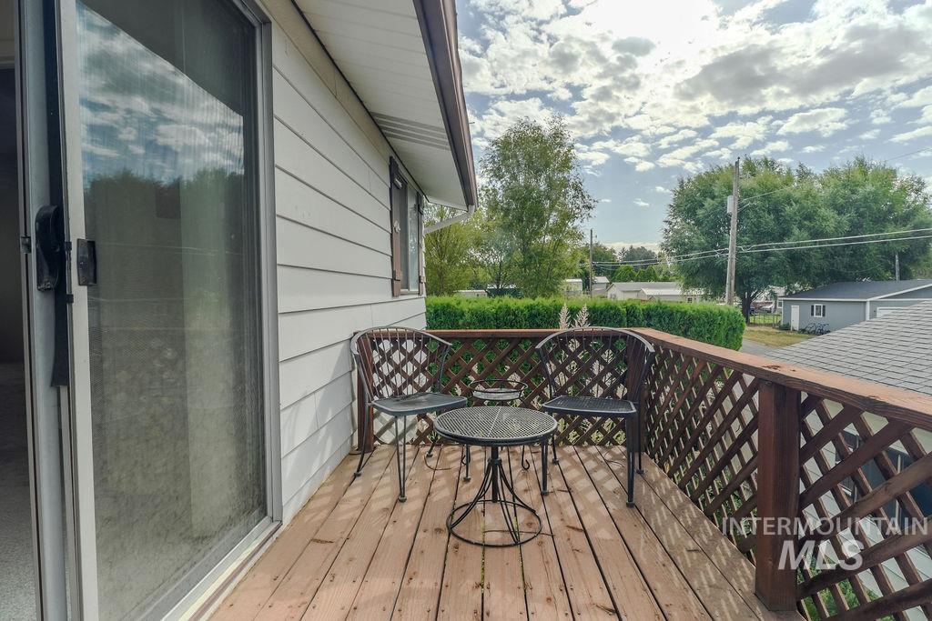 421 E Avenue E Property Photo 25