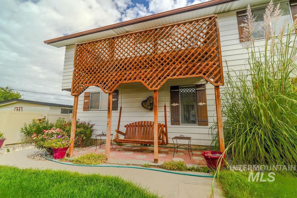 421 E Avenue E Property Photo 29