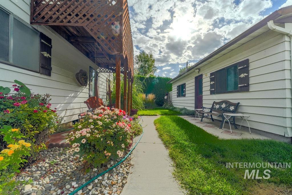 421 E Avenue E Property Photo 30