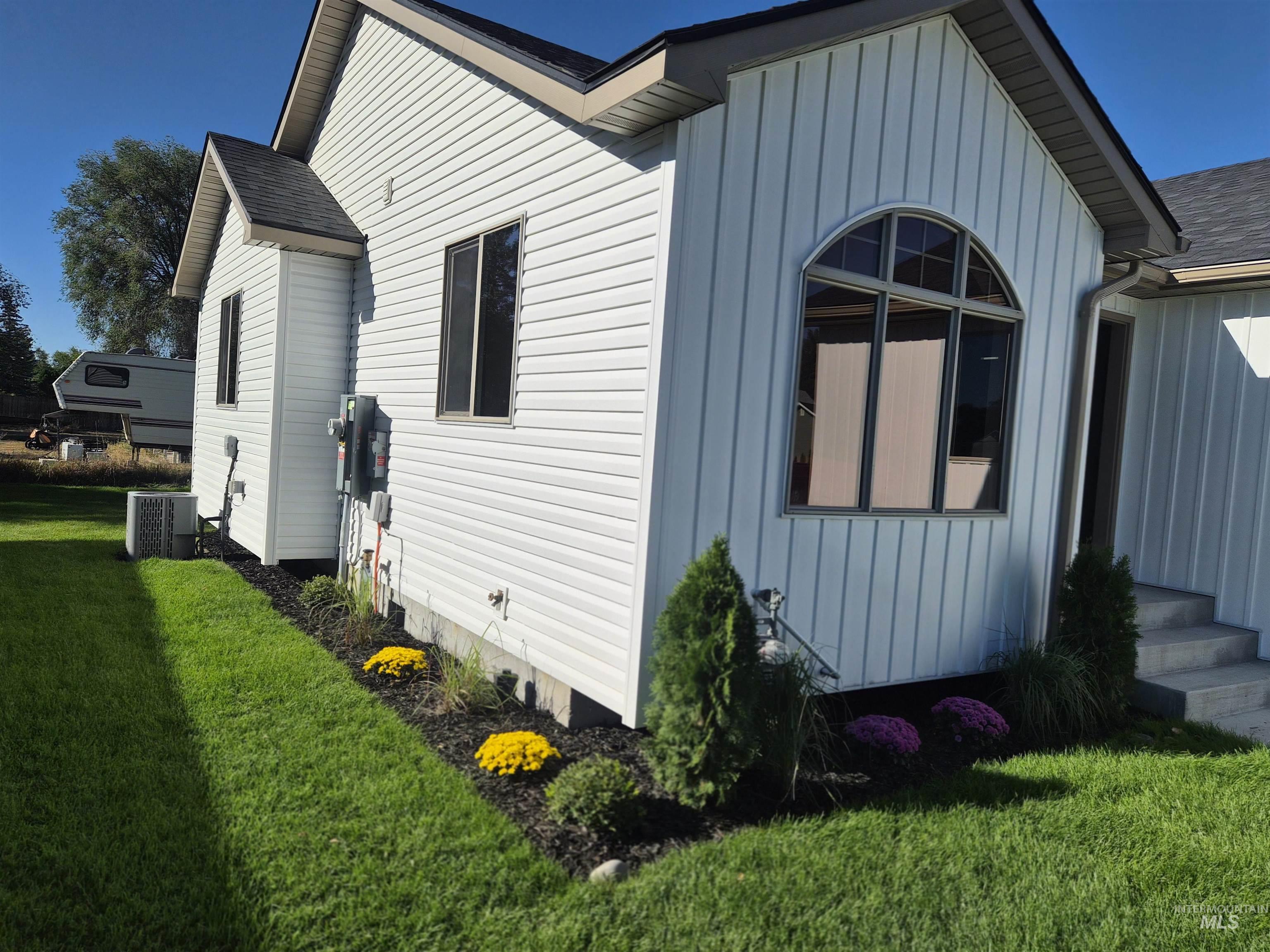 1069 Harris Loop Property Photo 2