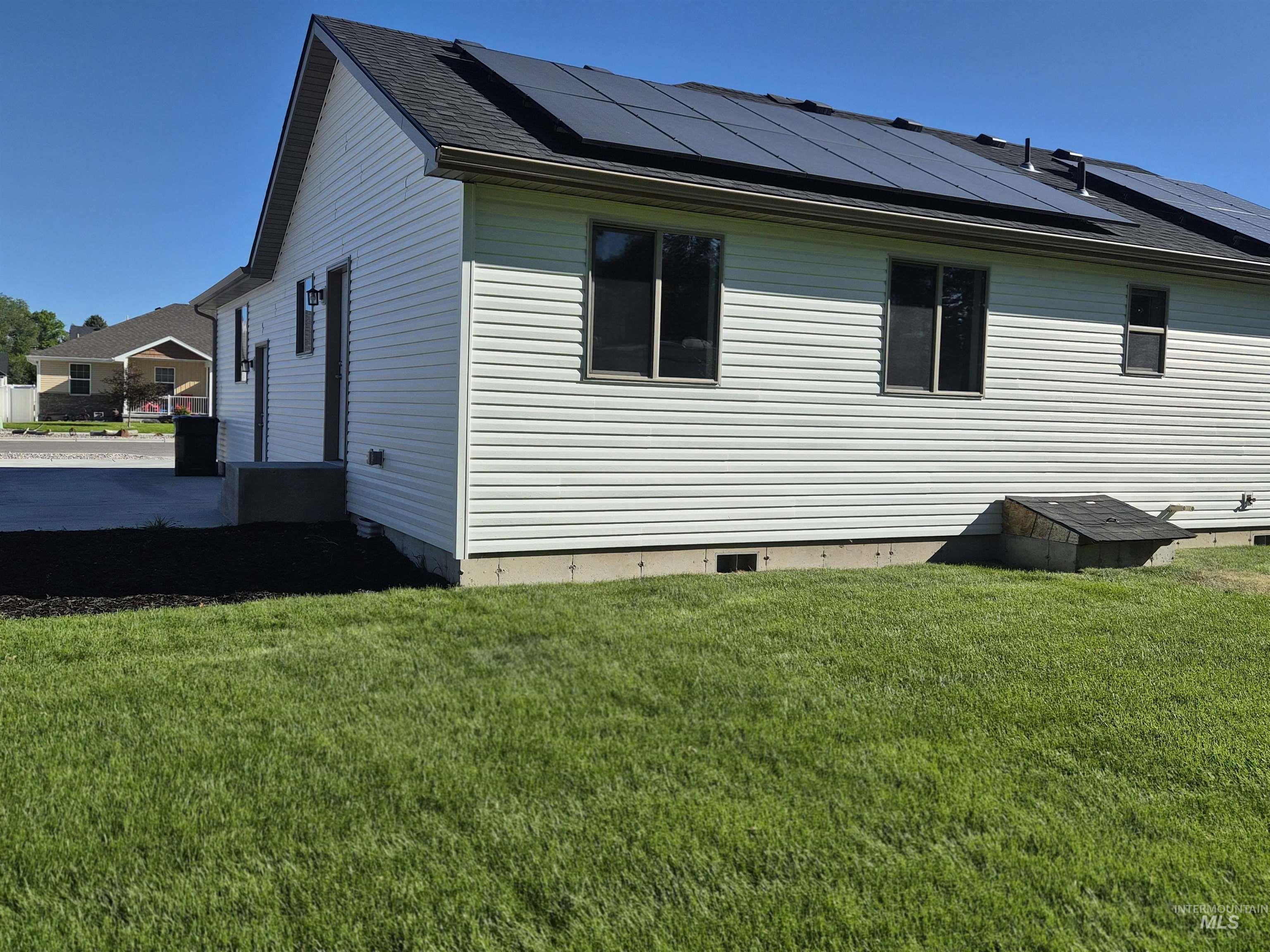 1069 Harris Loop Property Photo 3