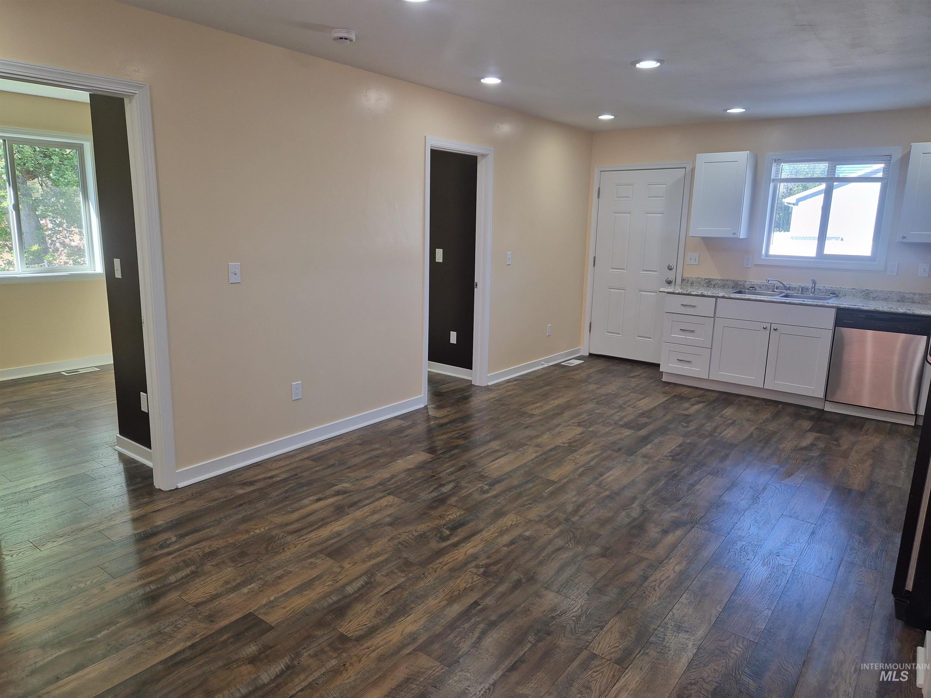 1069 Harris Loop Property Photo 10