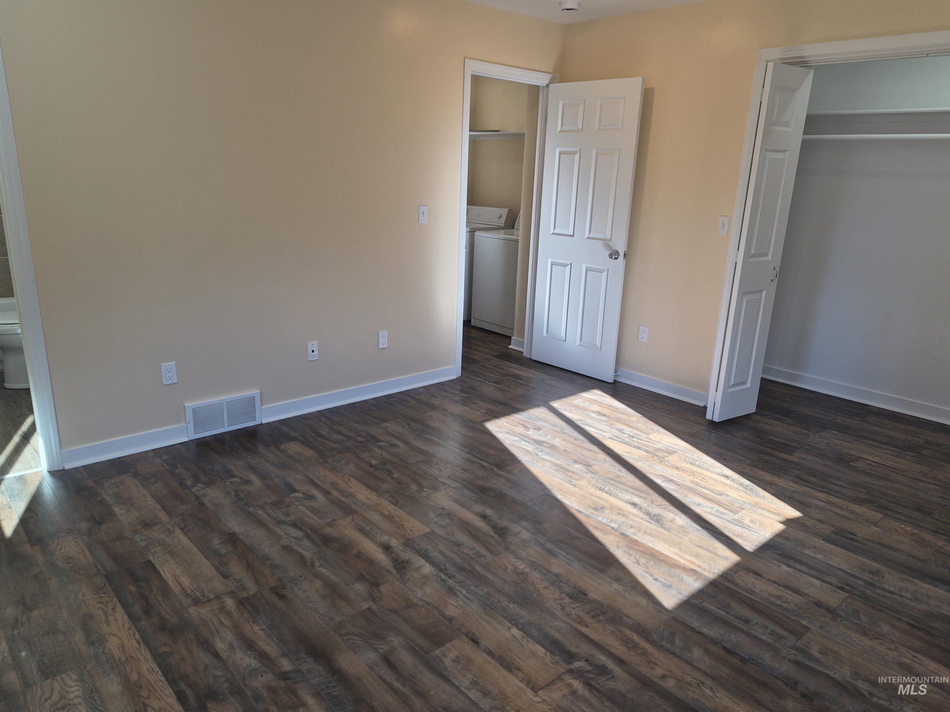 1069 Harris Loop Property Photo 12