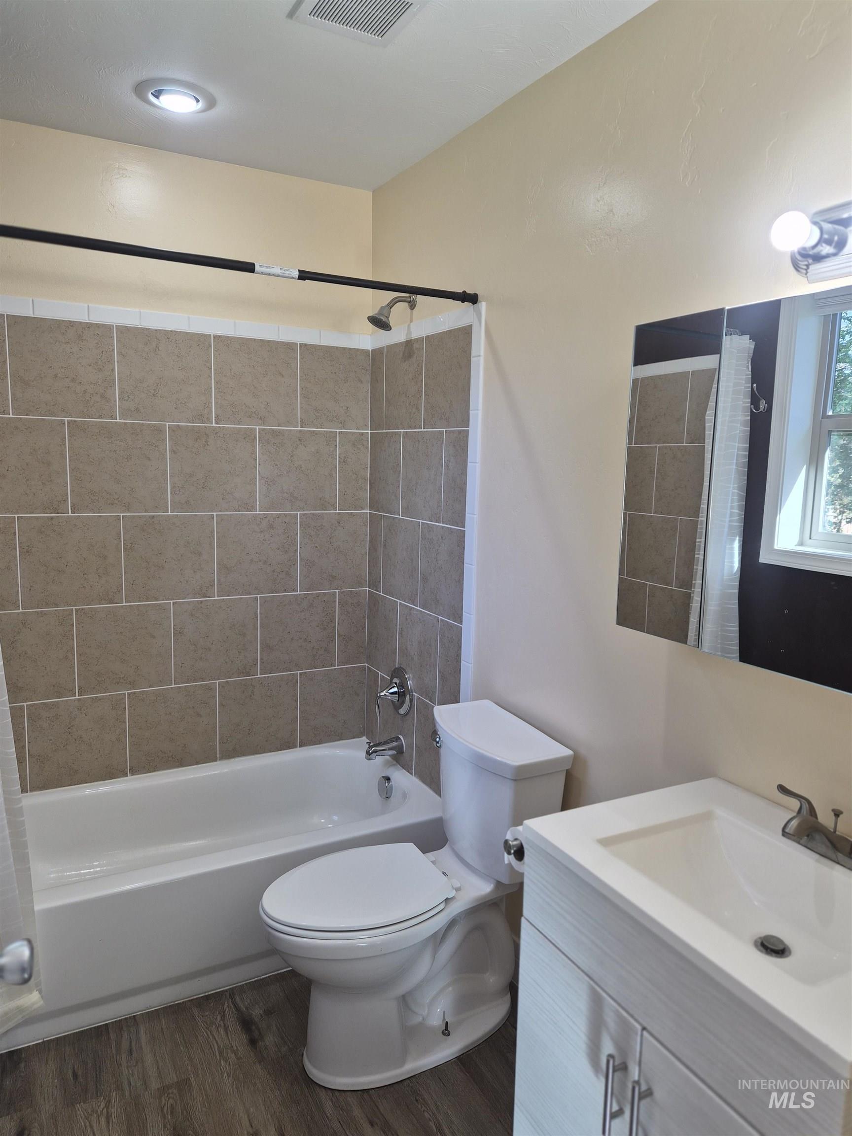 1069 Harris Loop Property Photo 15