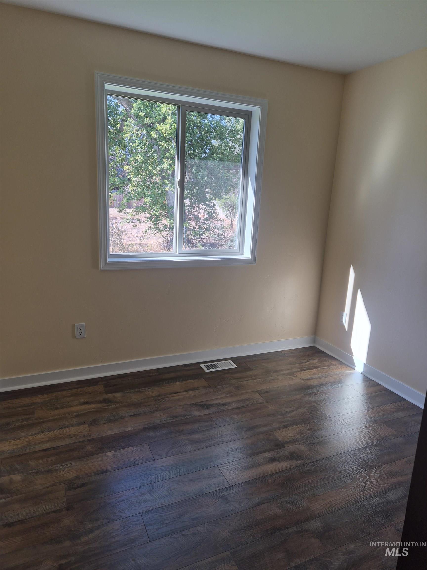 1069 Harris Loop Property Photo 17