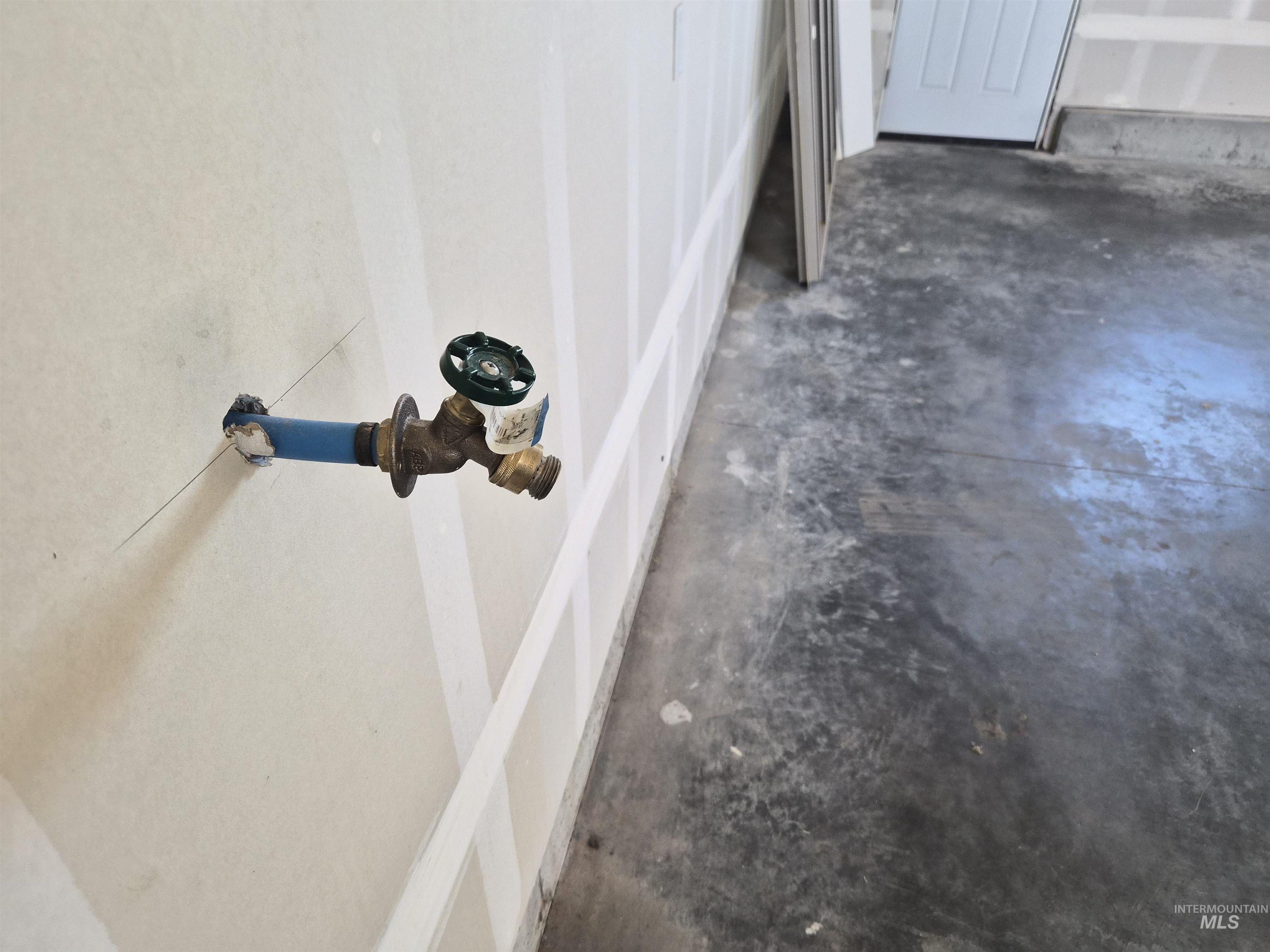 1069 Harris Loop Property Photo 20