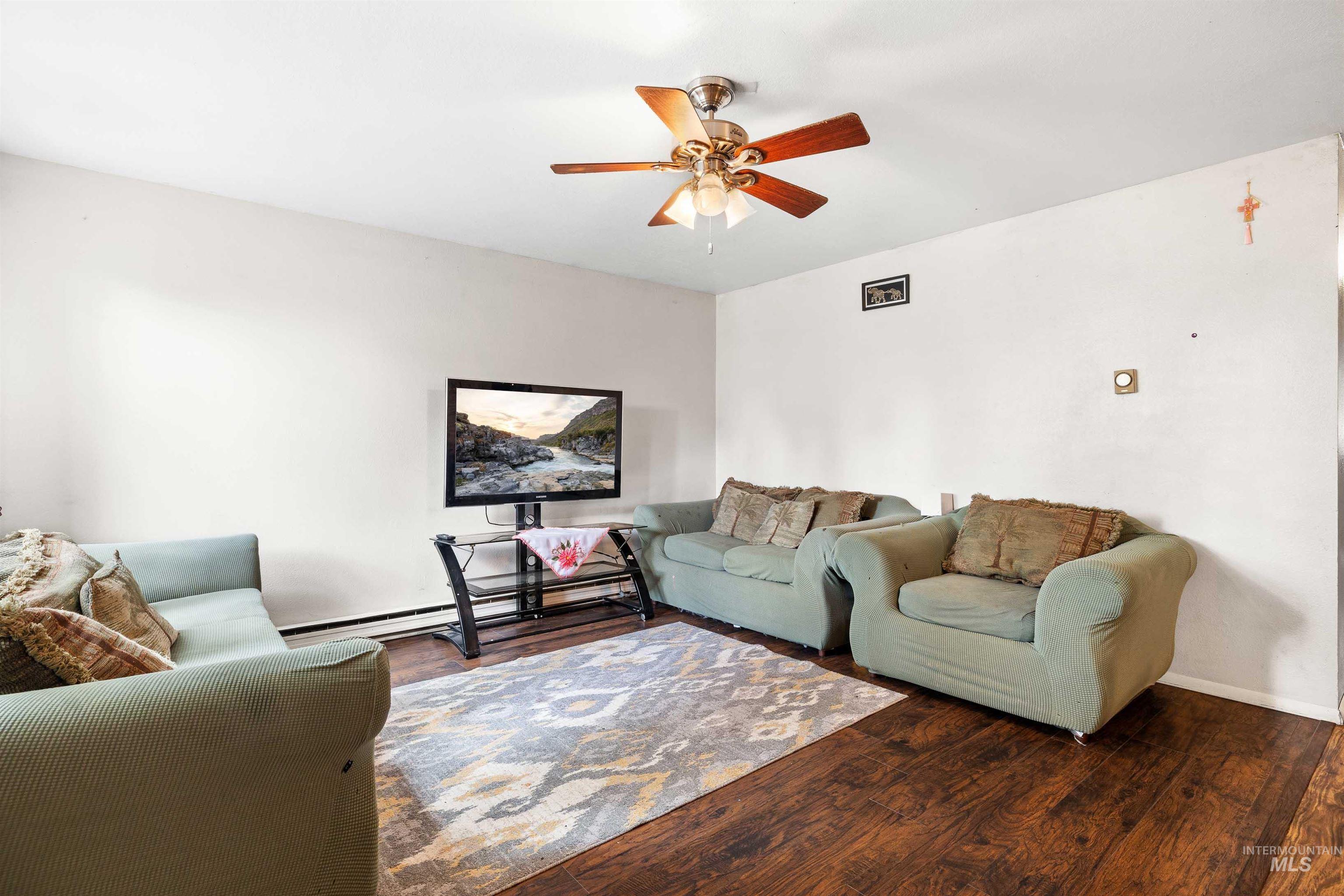 120 E Avenue C Property Photo 5