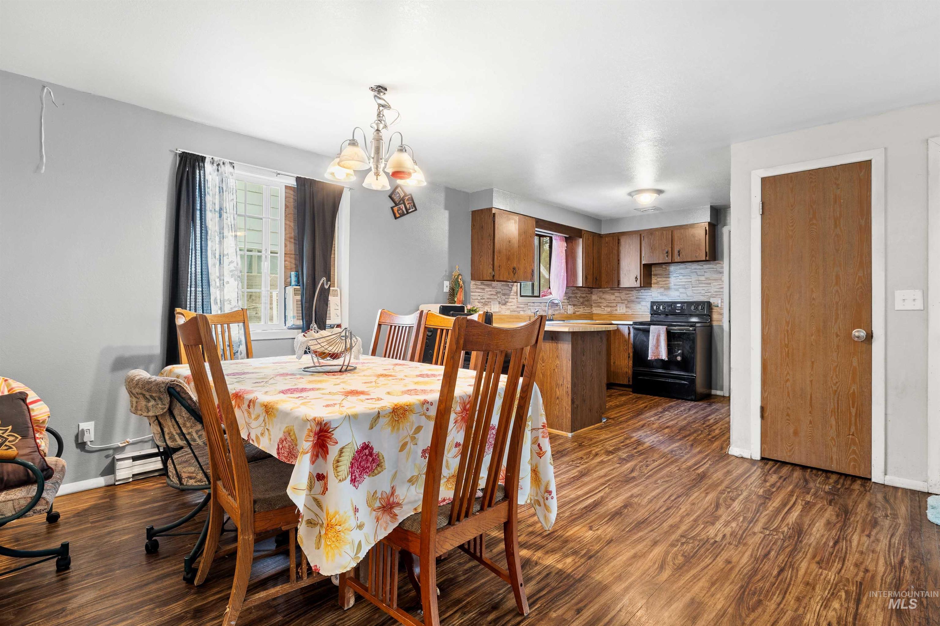 120 E Avenue C Property Photo 6
