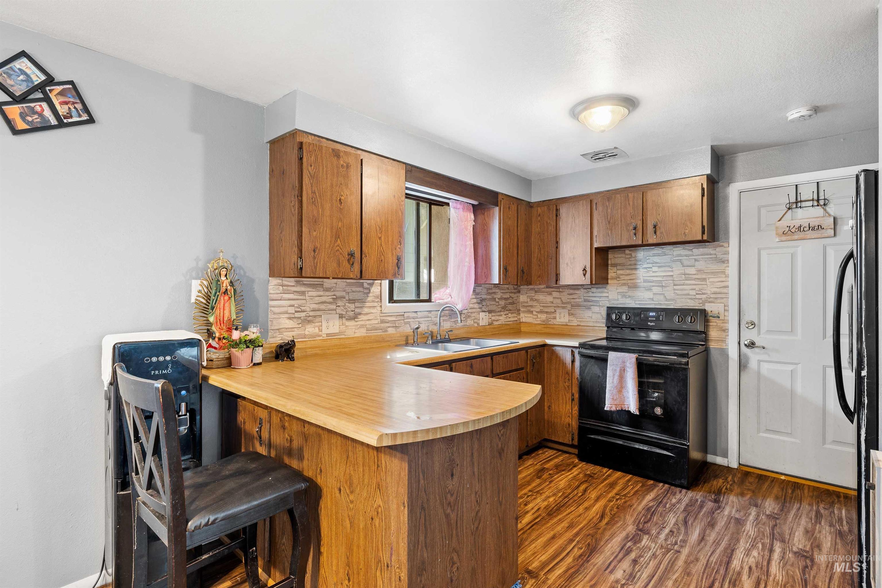 120 E Avenue C Property Photo 7