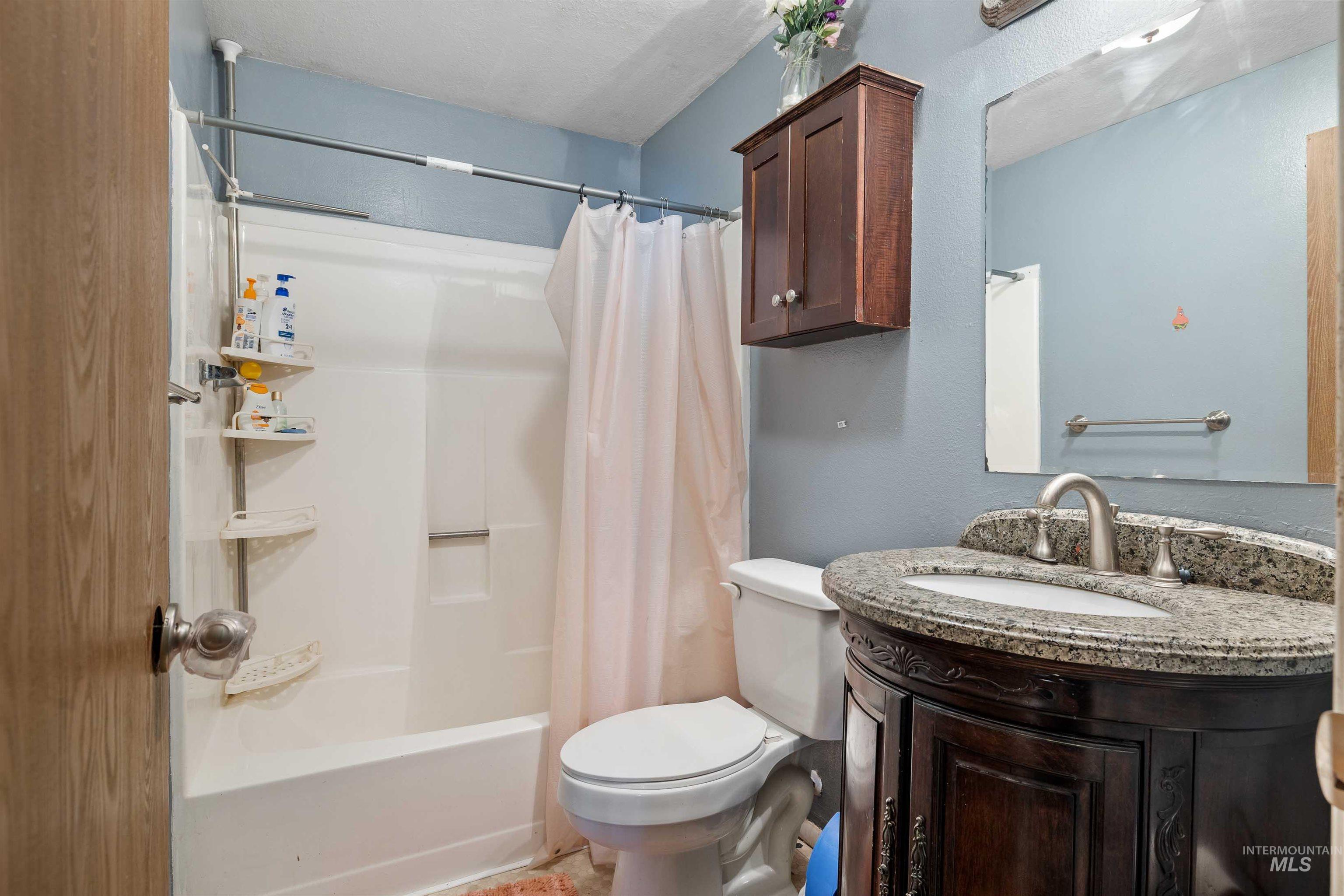 120 E Avenue C Property Photo 13