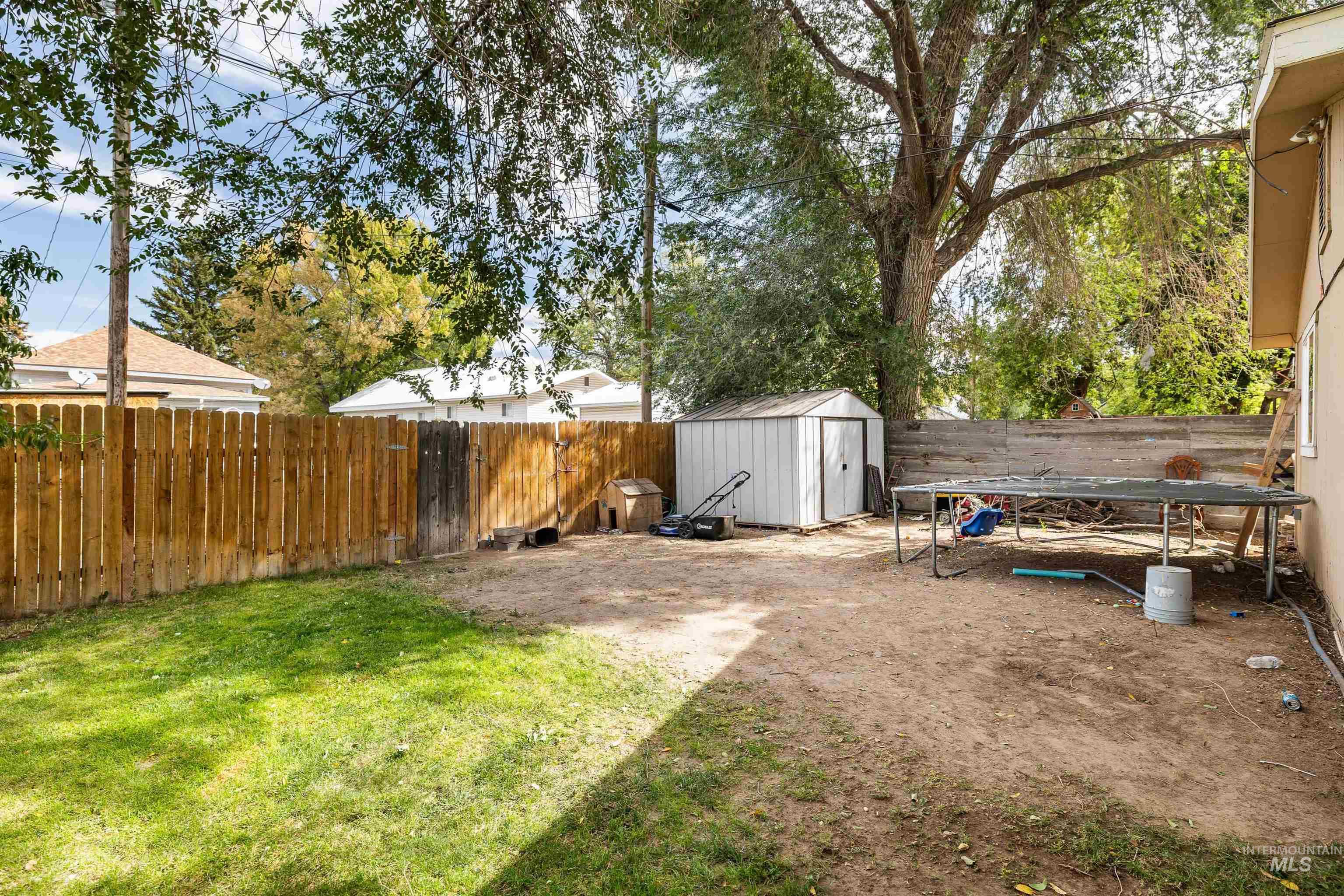 120 E Avenue C Property Photo 18