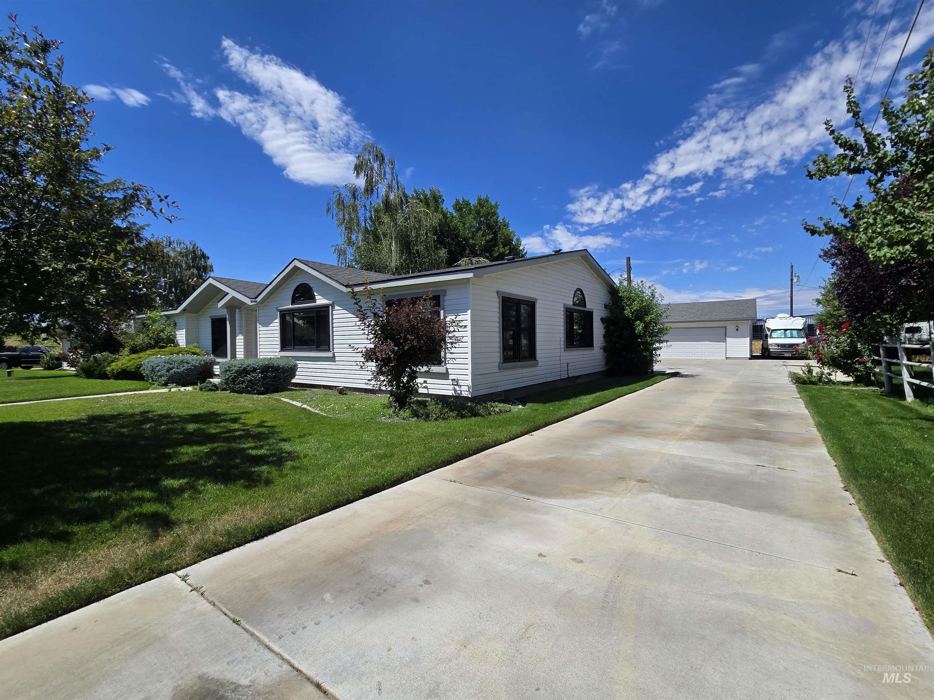 2134 Maple Court Property Photo 2