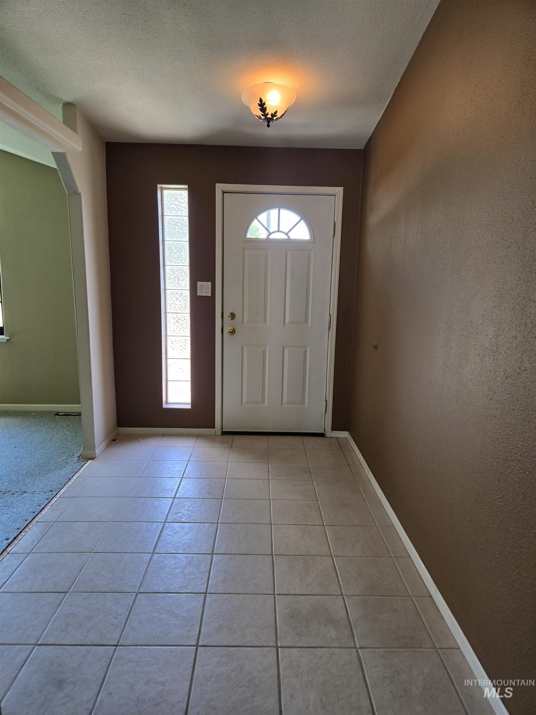 2134 Maple Court Property Photo 4