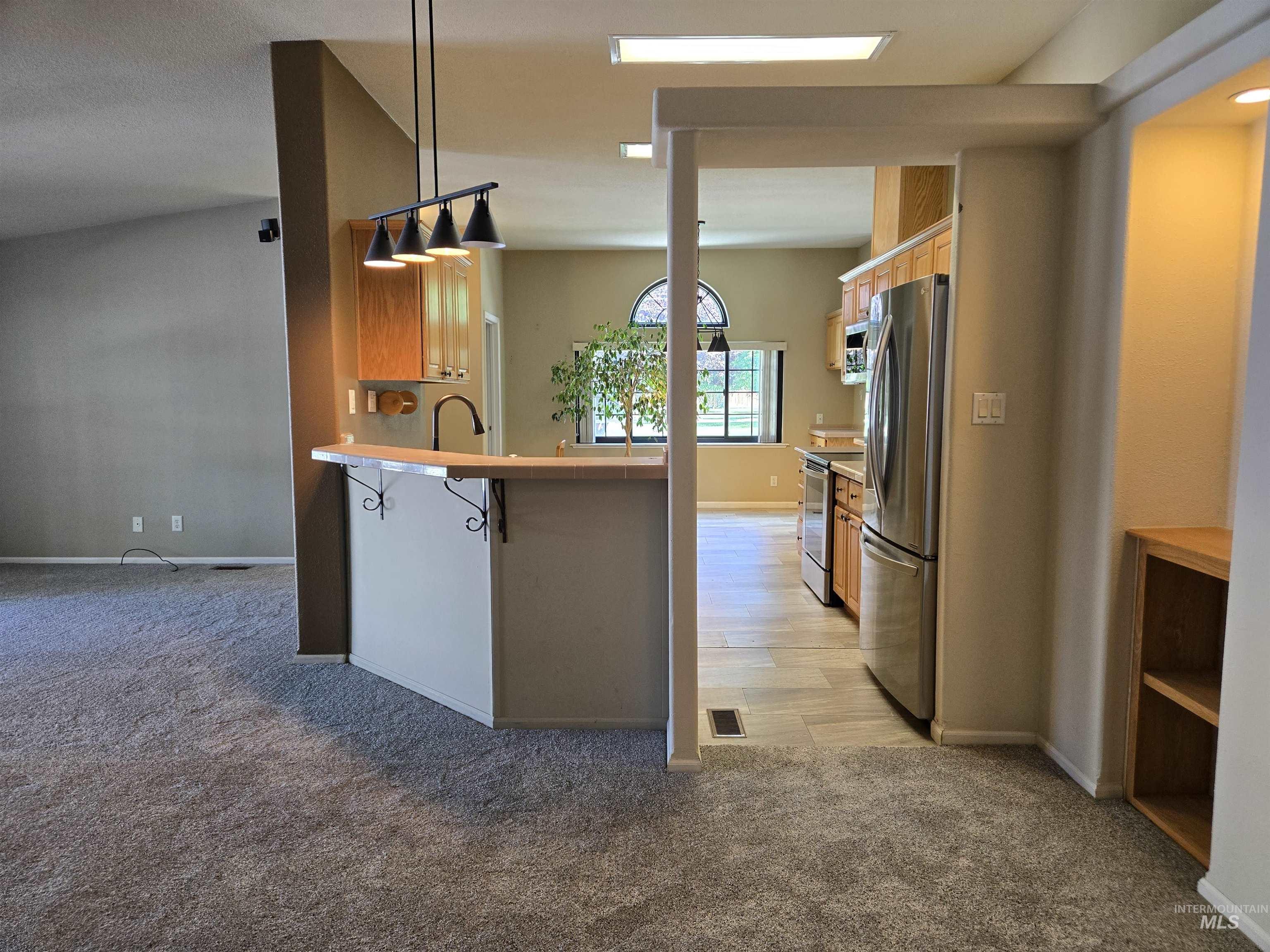 2134 Maple Court Property Photo 6