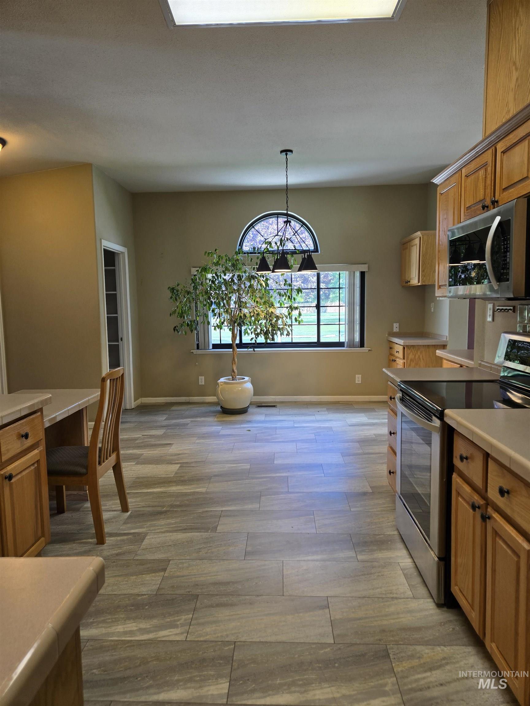 2134 Maple Court Property Photo 9