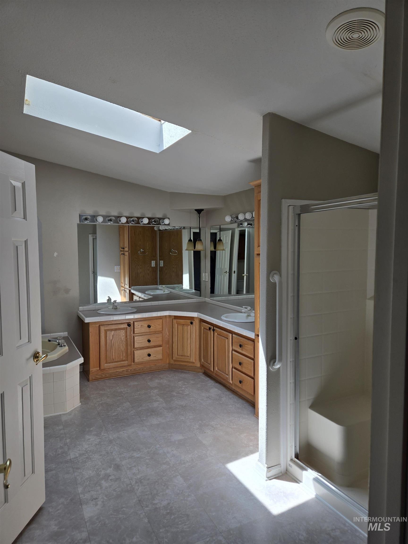 2134 Maple Court Property Photo 19