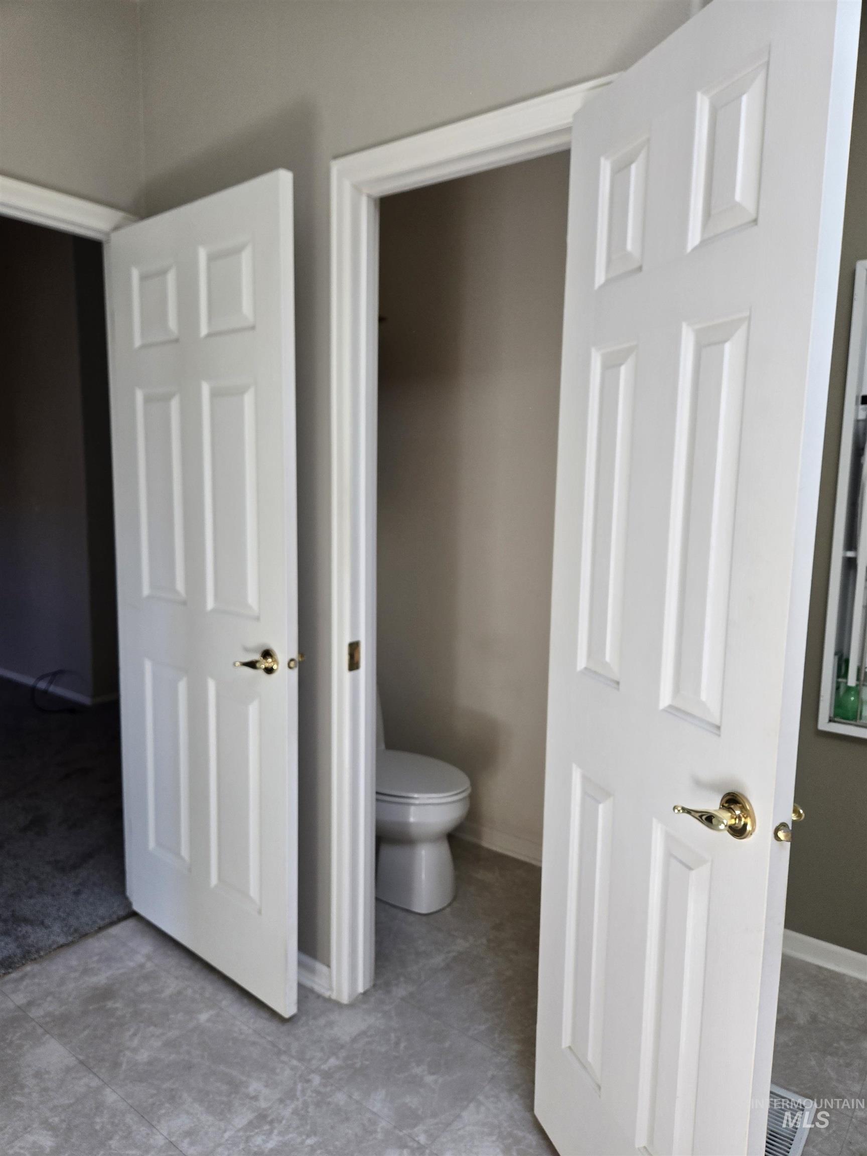 2134 Maple Court Property Photo 20