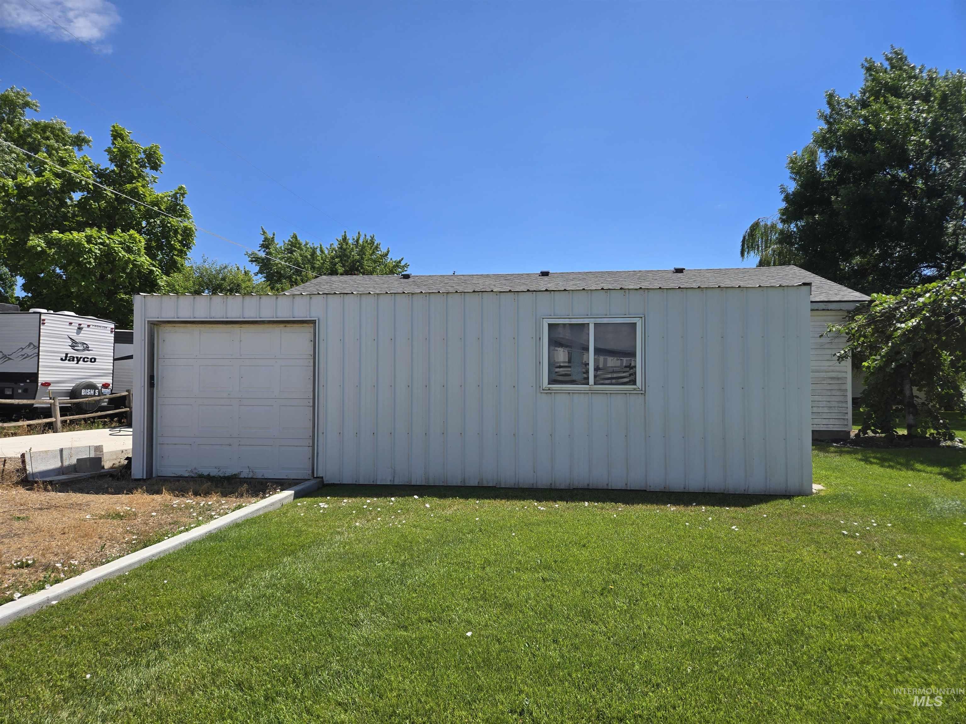 2134 Maple Court Property Photo 32