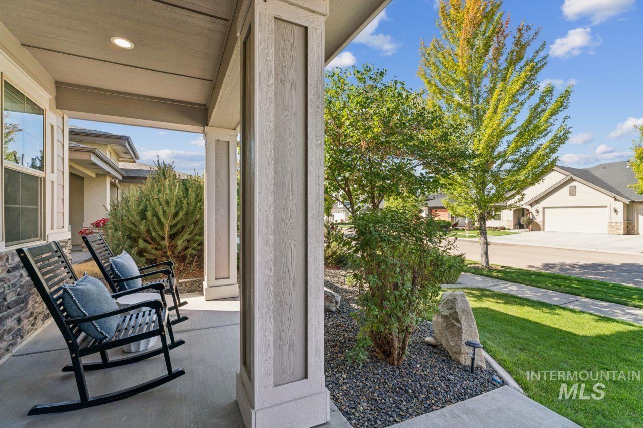 124 S Rivermist Property Photo 4