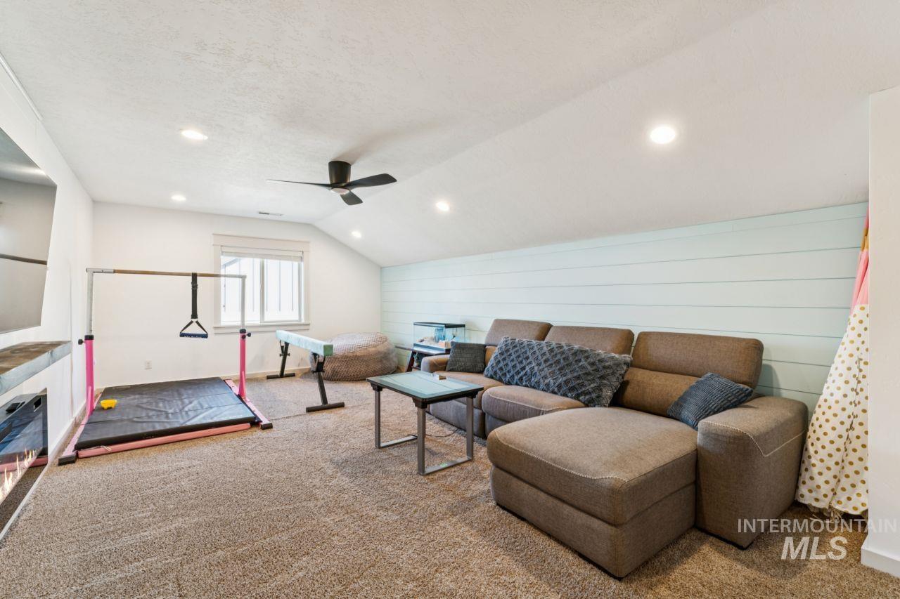 124 S Rivermist Property Photo 32