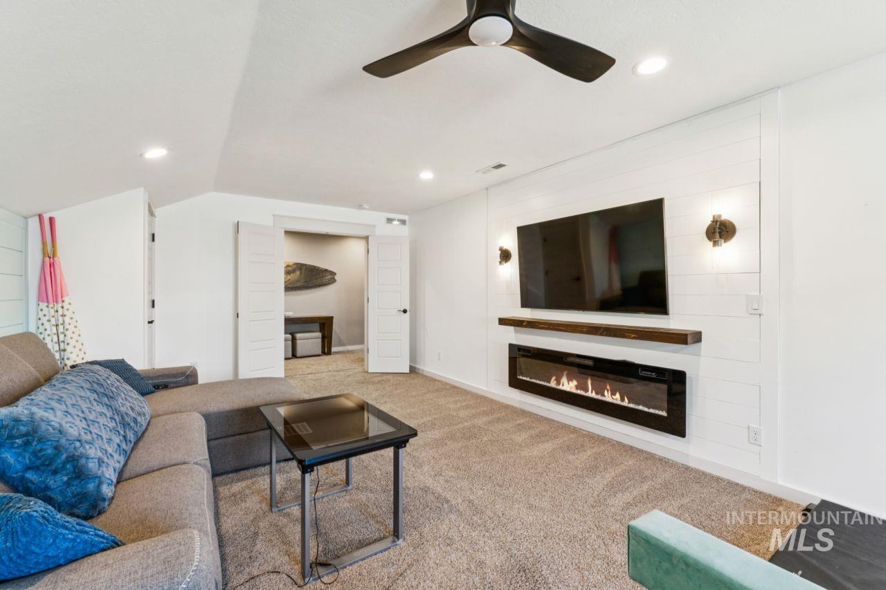 124 S Rivermist Property Photo 33