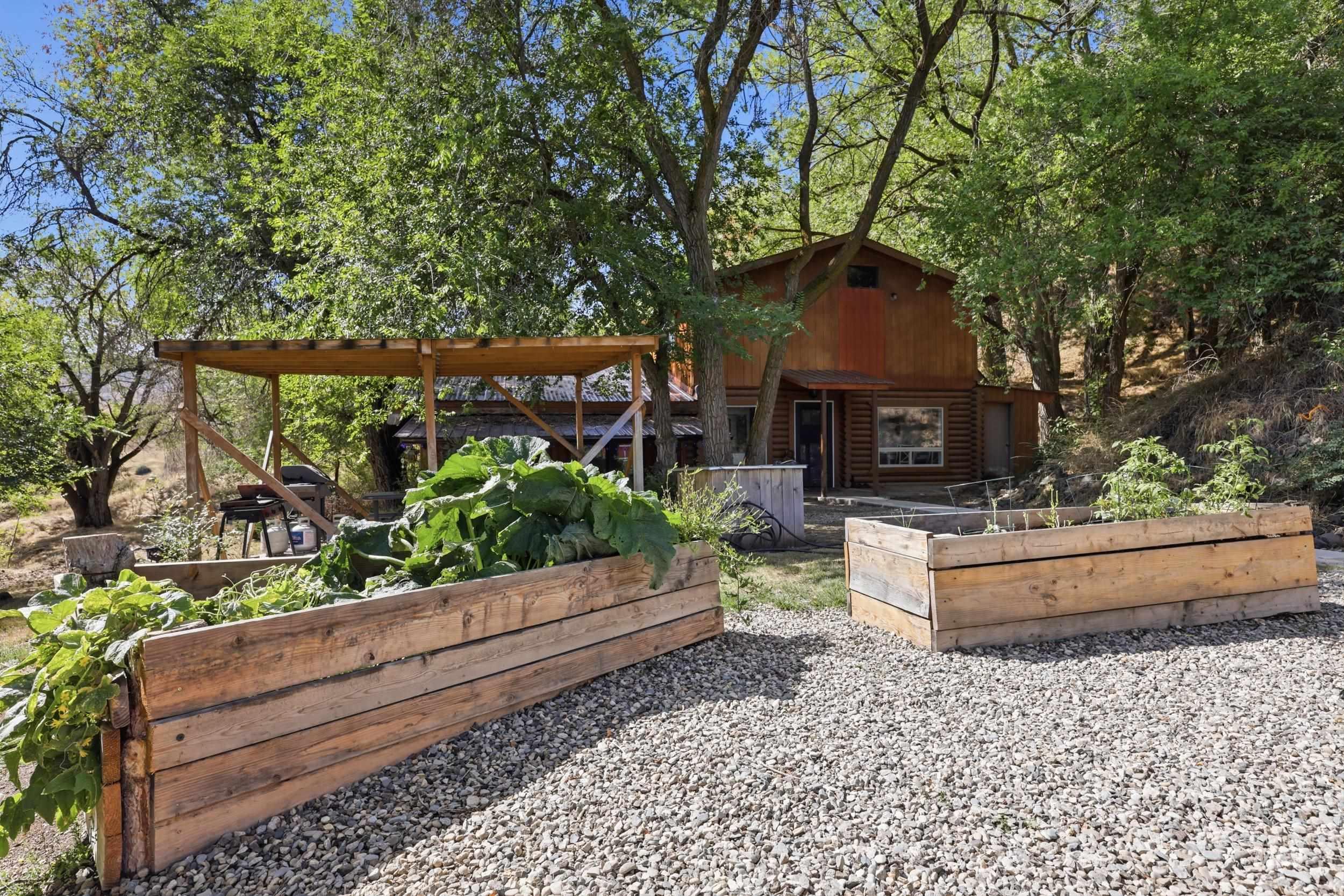 6 Sunburst Rd Property Photo 2