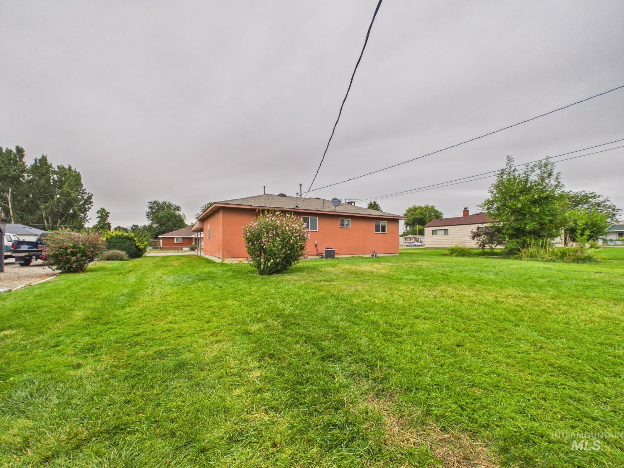 805 E 3rd. Property Photo 36