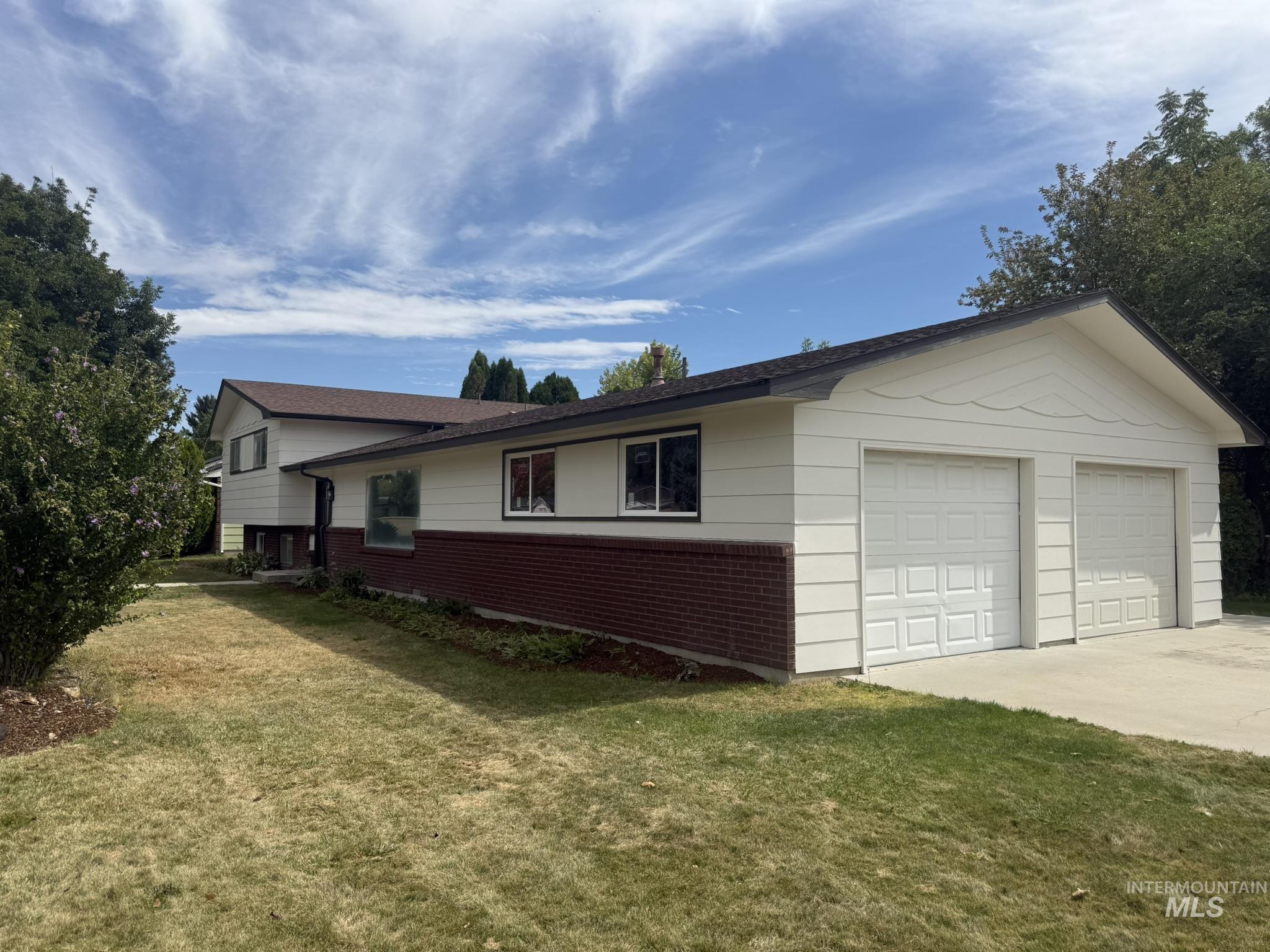 1503 E Dakota Ave Property Photo 1