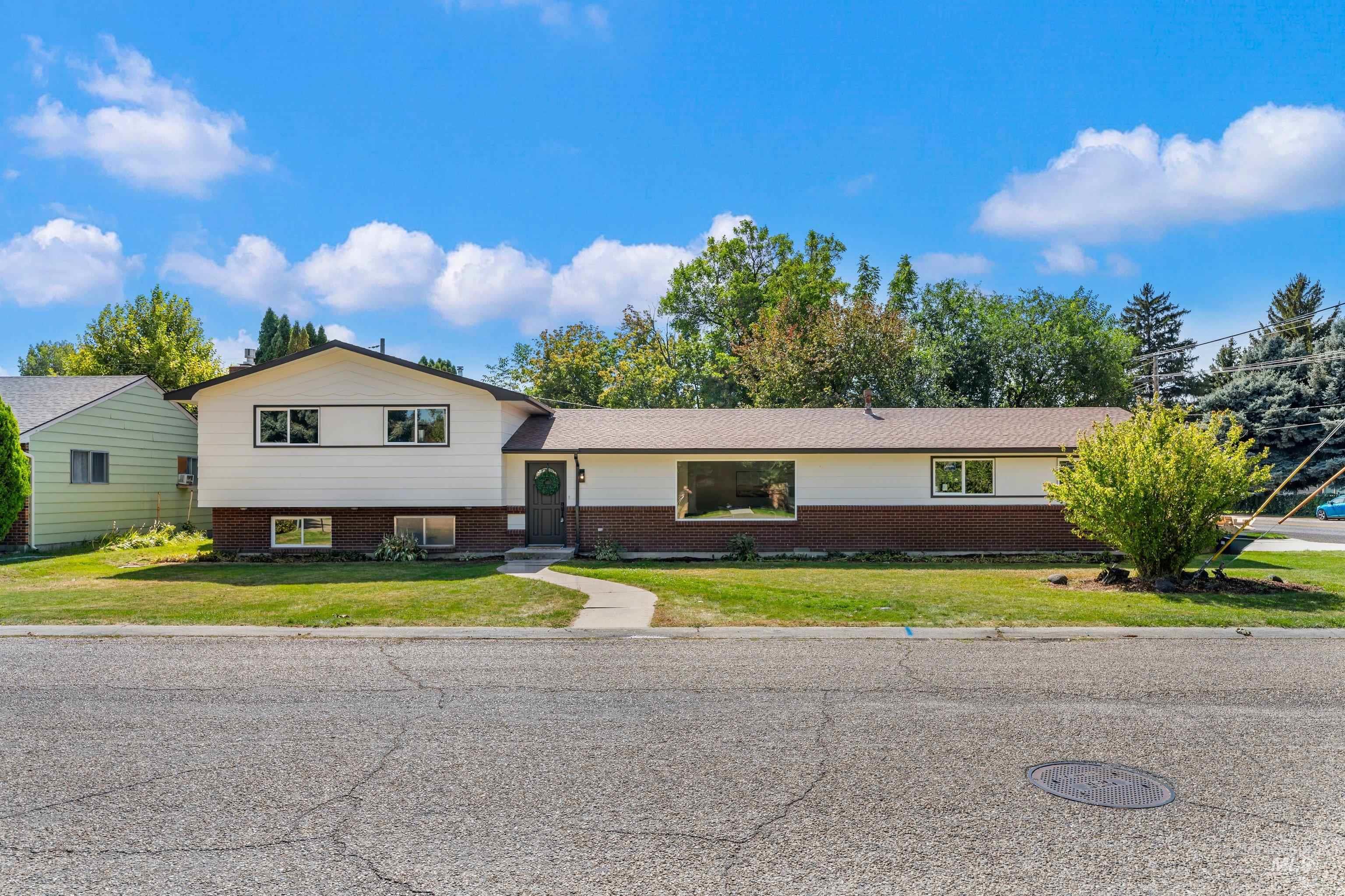1503 E Dakota Ave Property Photo 4