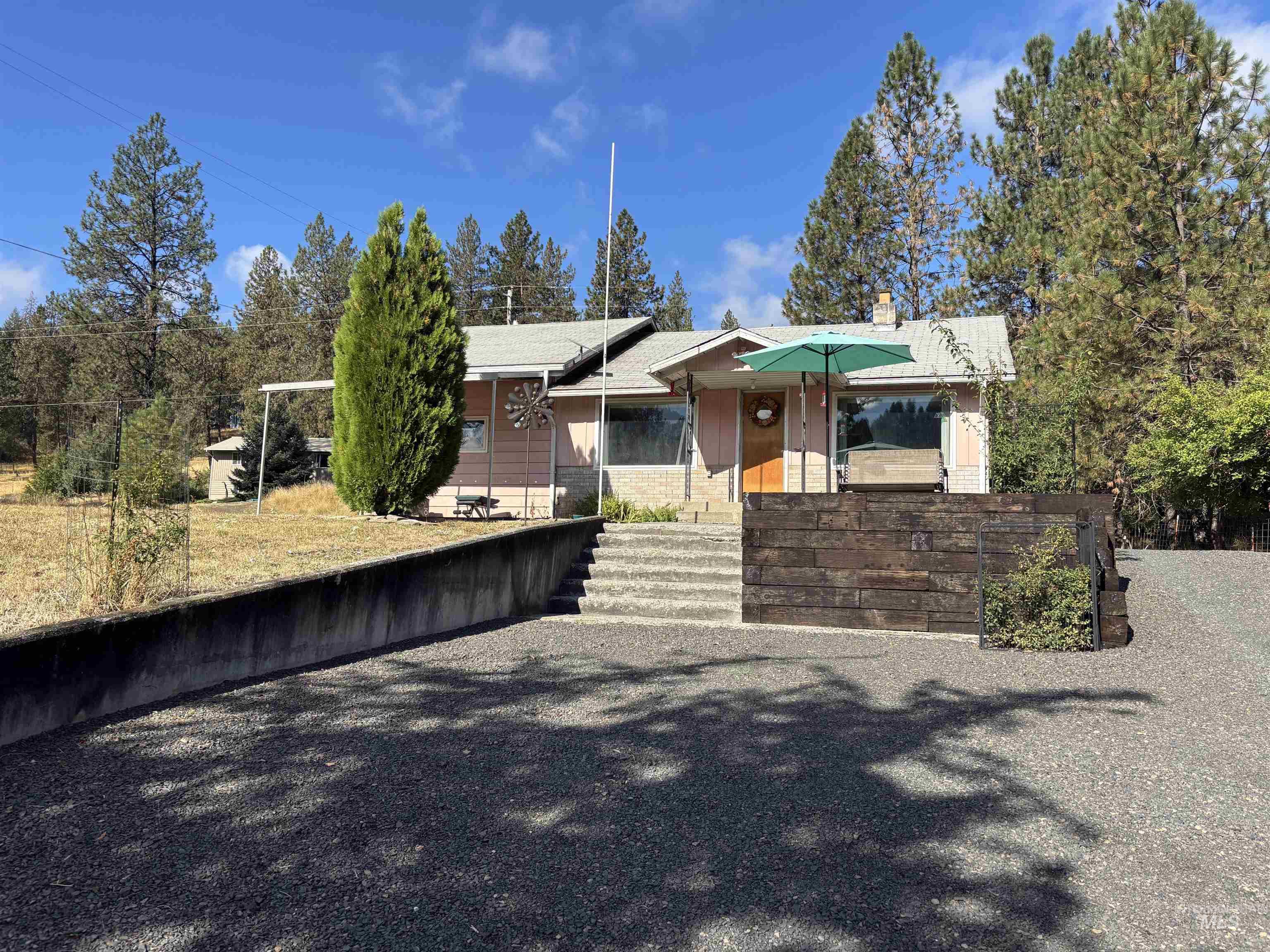 1369 Grangemont Road Property Photo 6