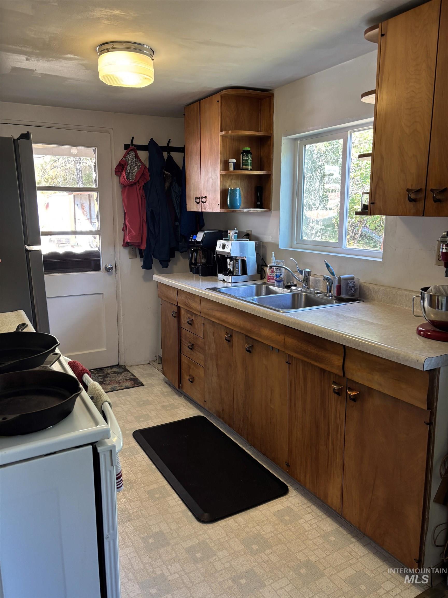 1369 Grangemont Road Property Photo 9