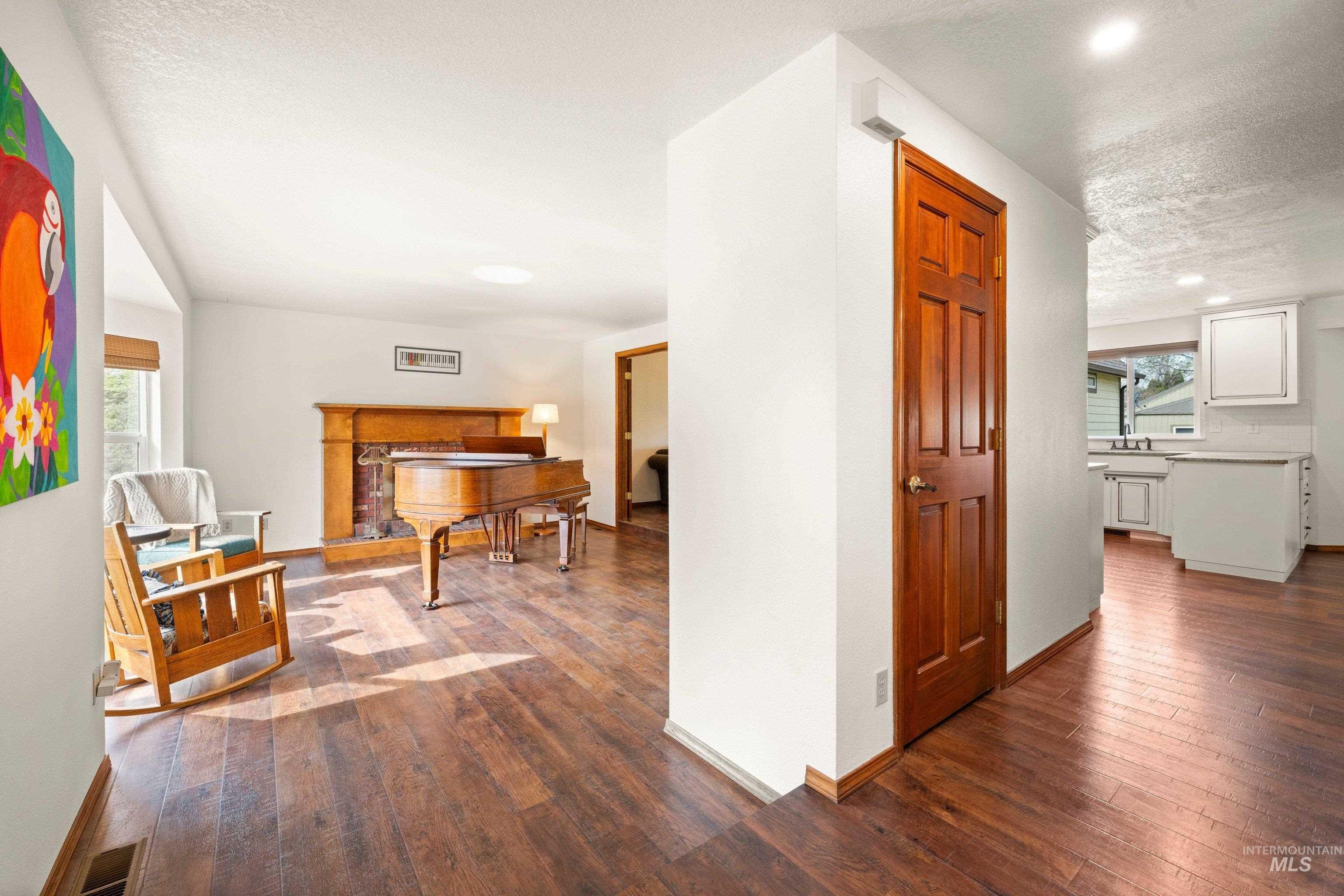 1921 N Incline Way Property Photo 5
