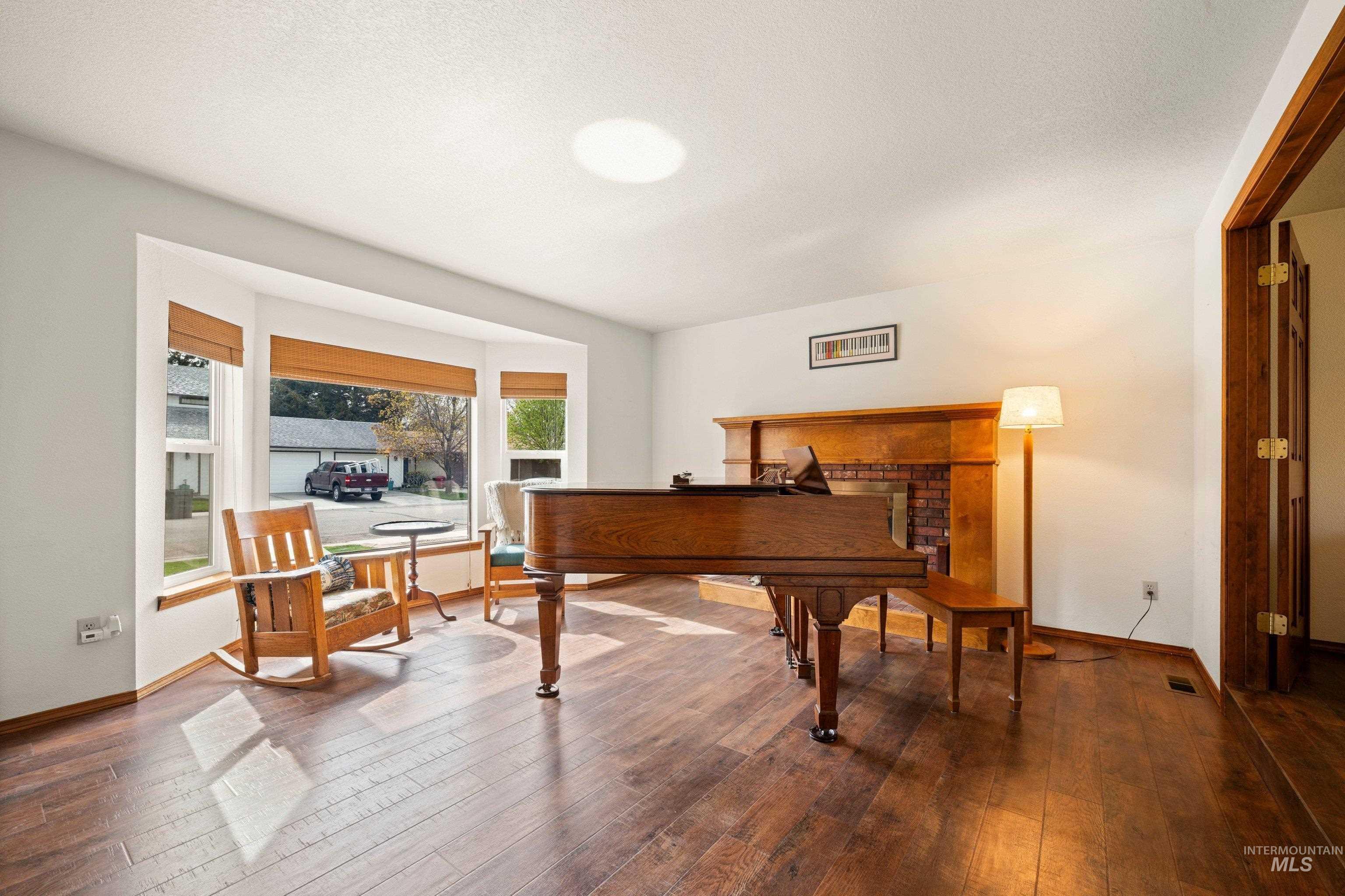 1921 N Incline Way Property Photo 9
