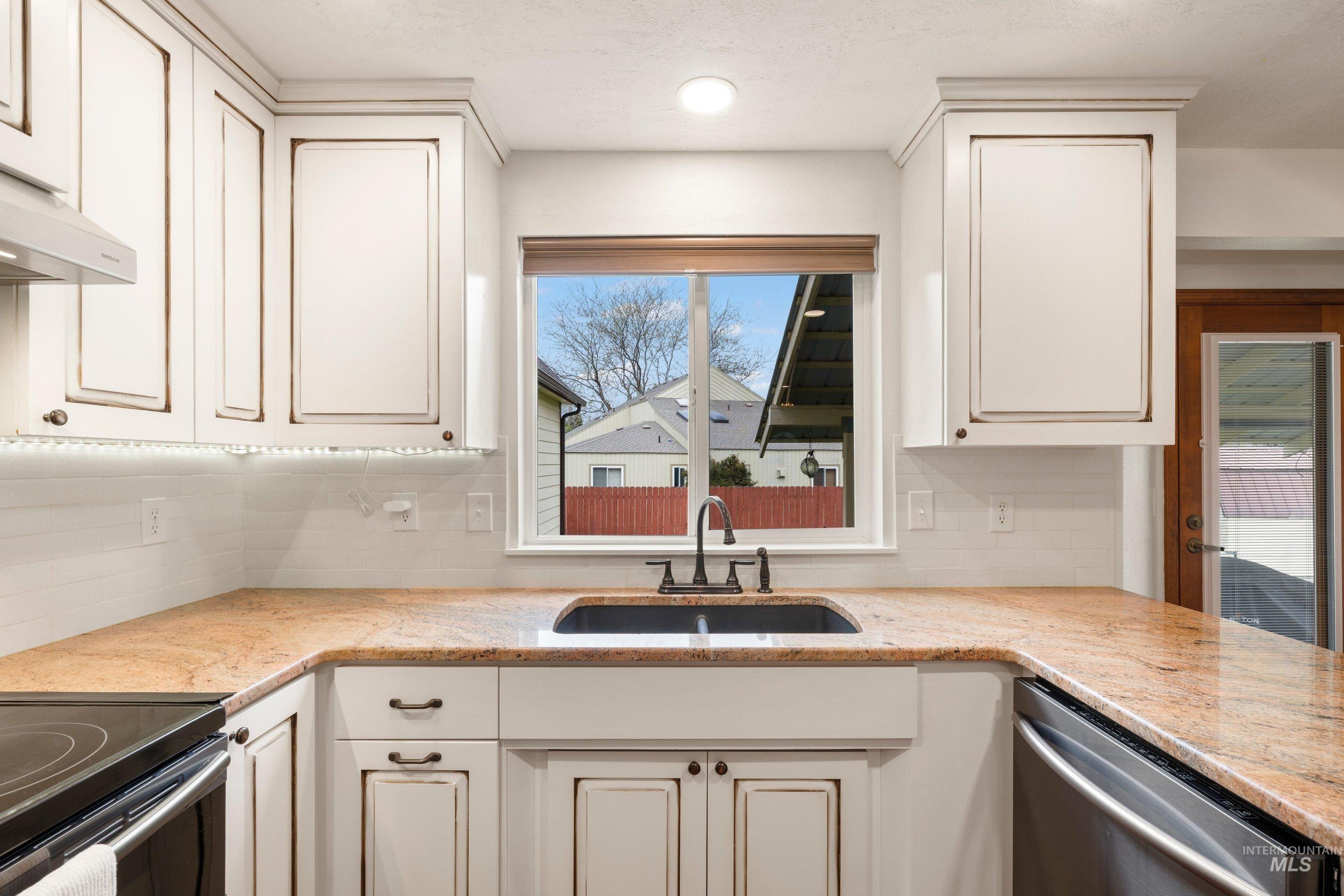 1921 N Incline Way Property Photo 12