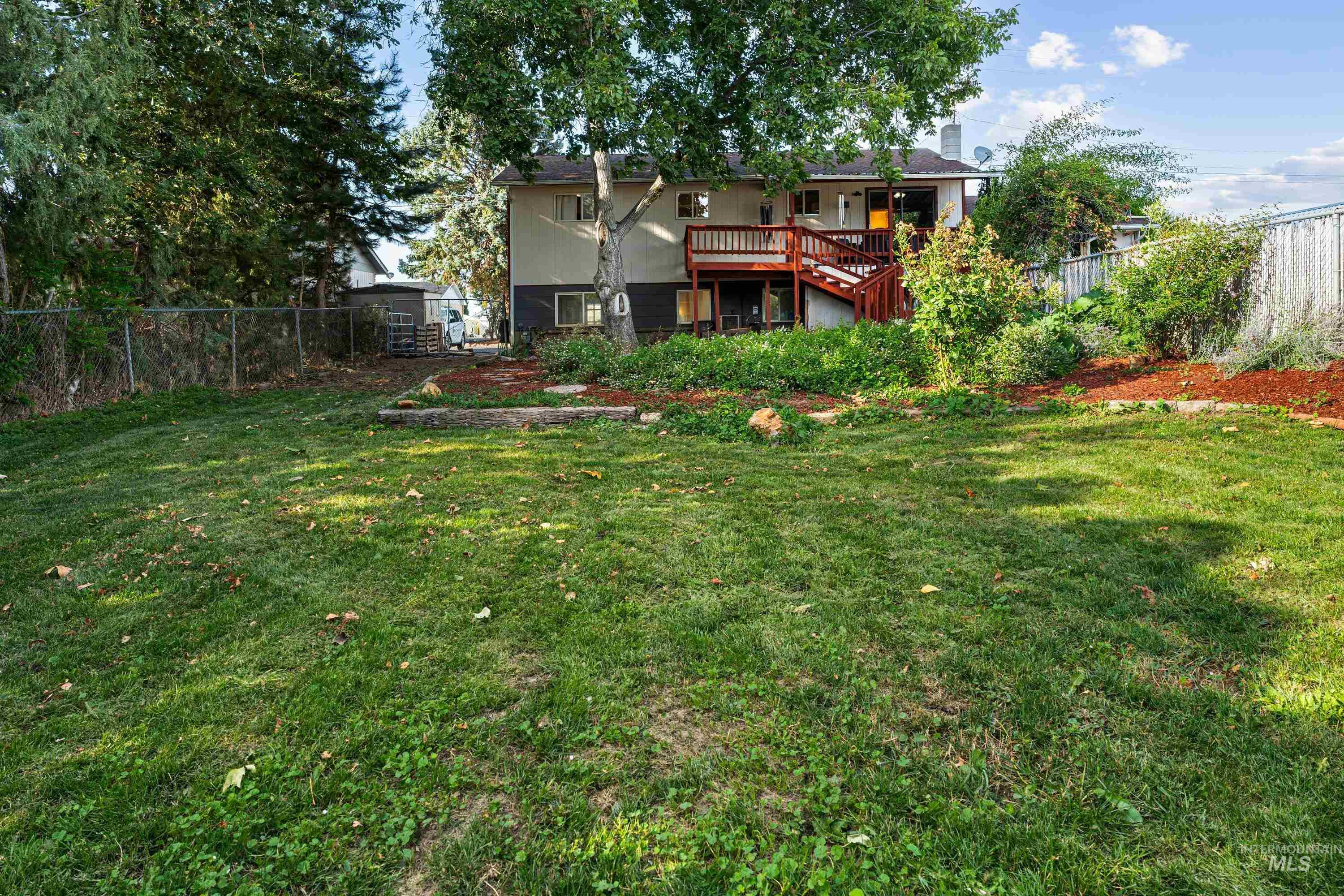 2020 Powers Ave Property Photo 9