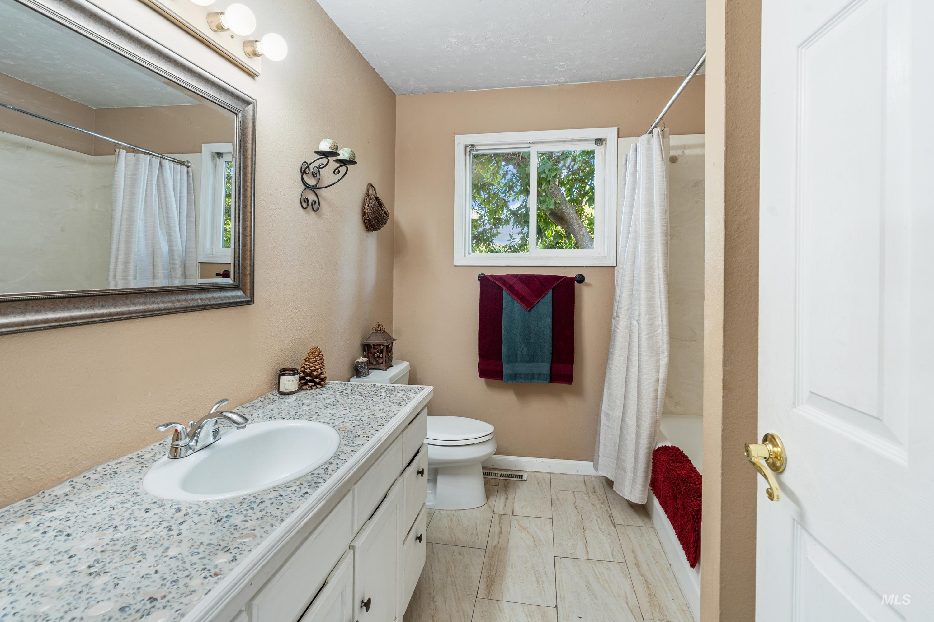 2020 Powers Ave Property Photo 16