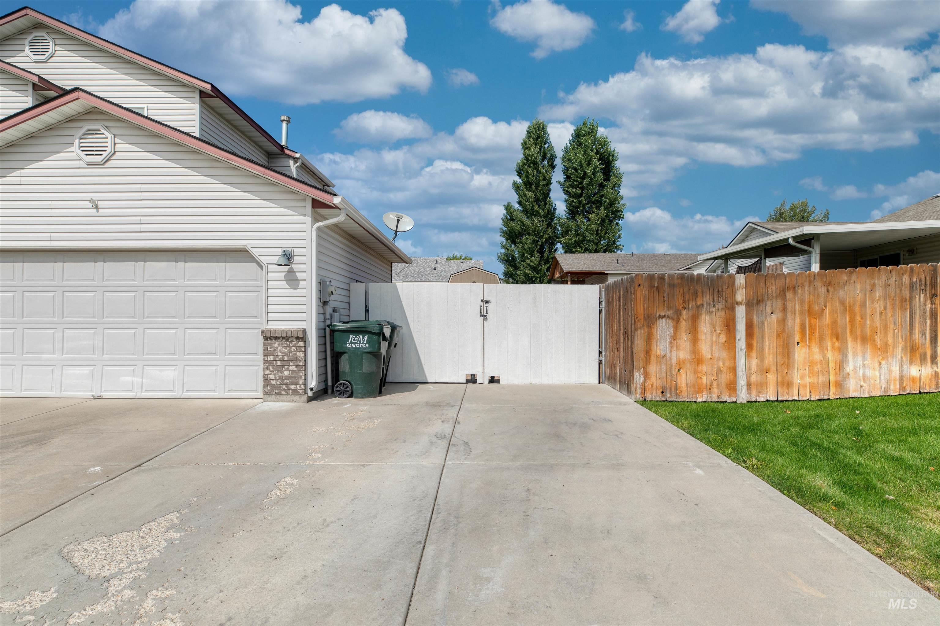 1168 W Fools Gold St Property Photo 6
