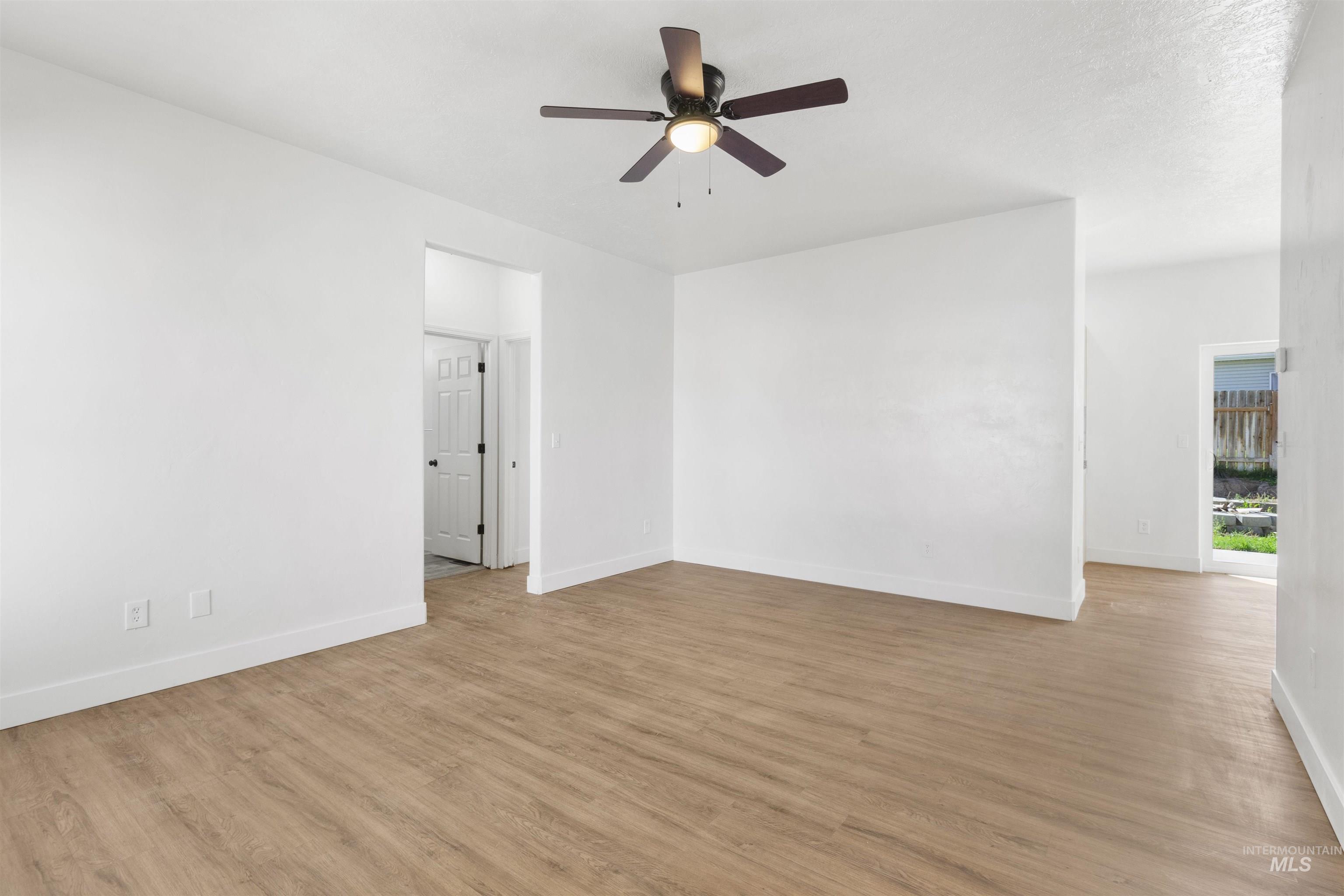 925 22nd Ave East Property Photo 5