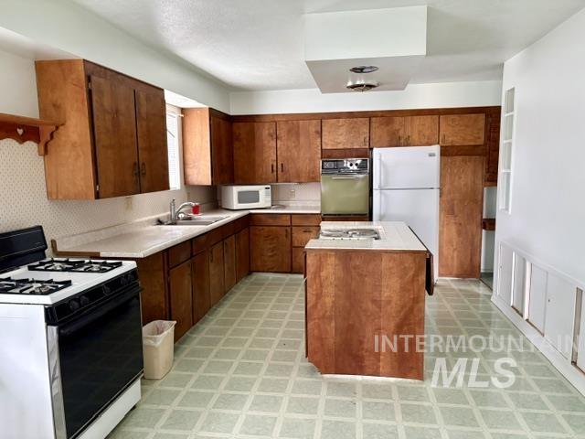 555 Cemetery Road Property Photo 6