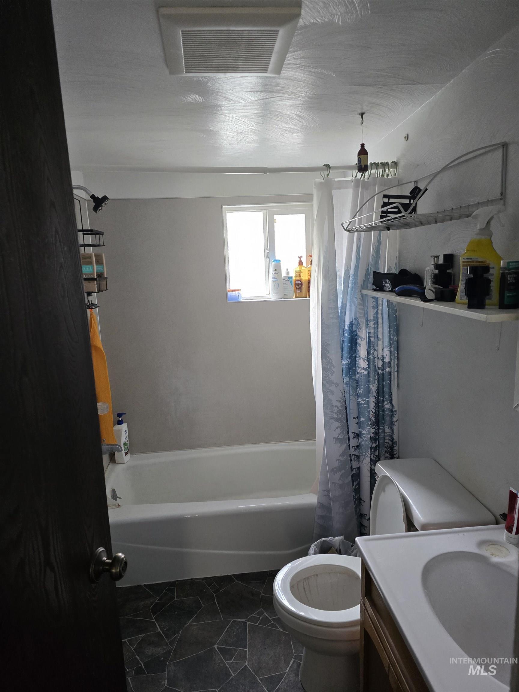 612 10th St Property Photo 6
