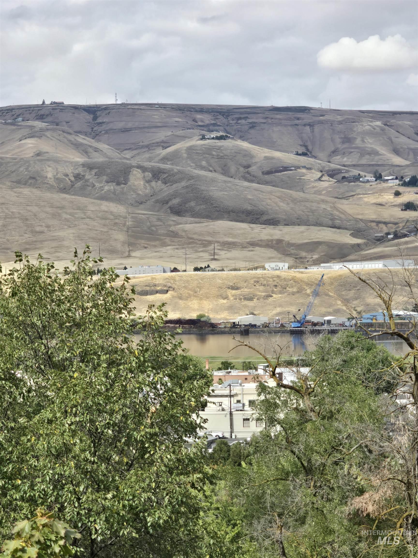 612 10th St Property Photo 15