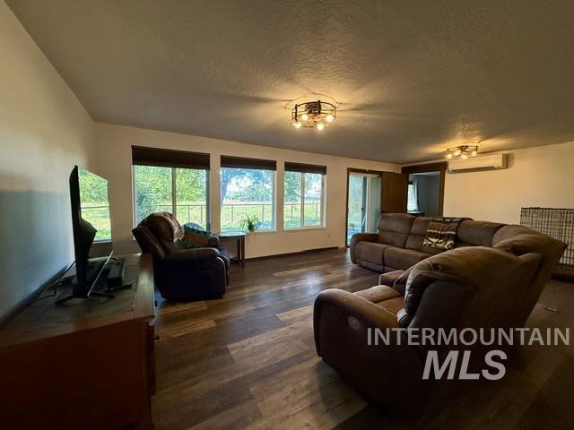 11230 N River Road Property Photo 2