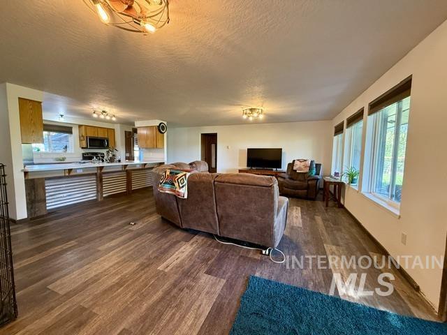 11230 N River Road Property Photo 4
