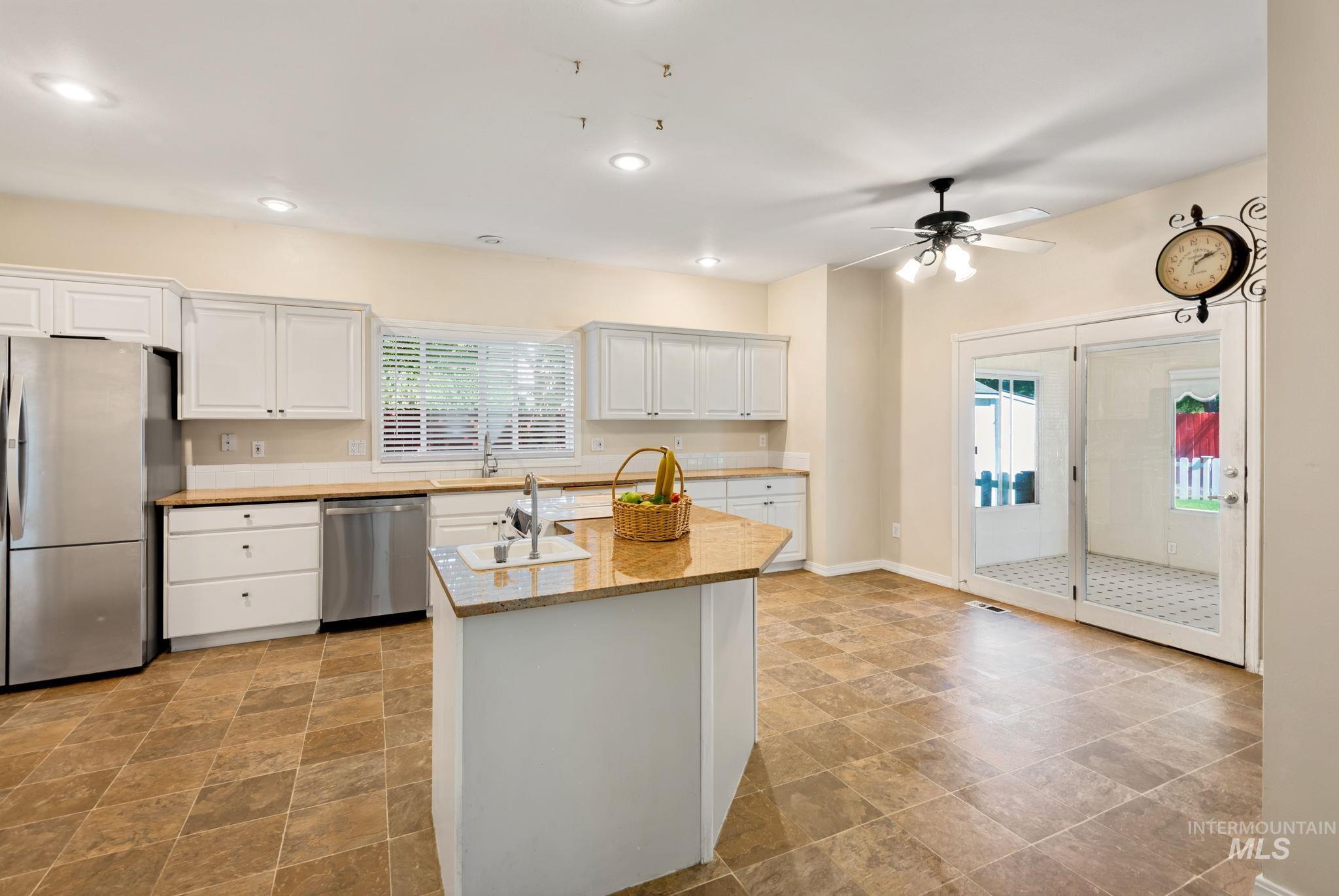 2118 N Springland Pl Property Photo 14