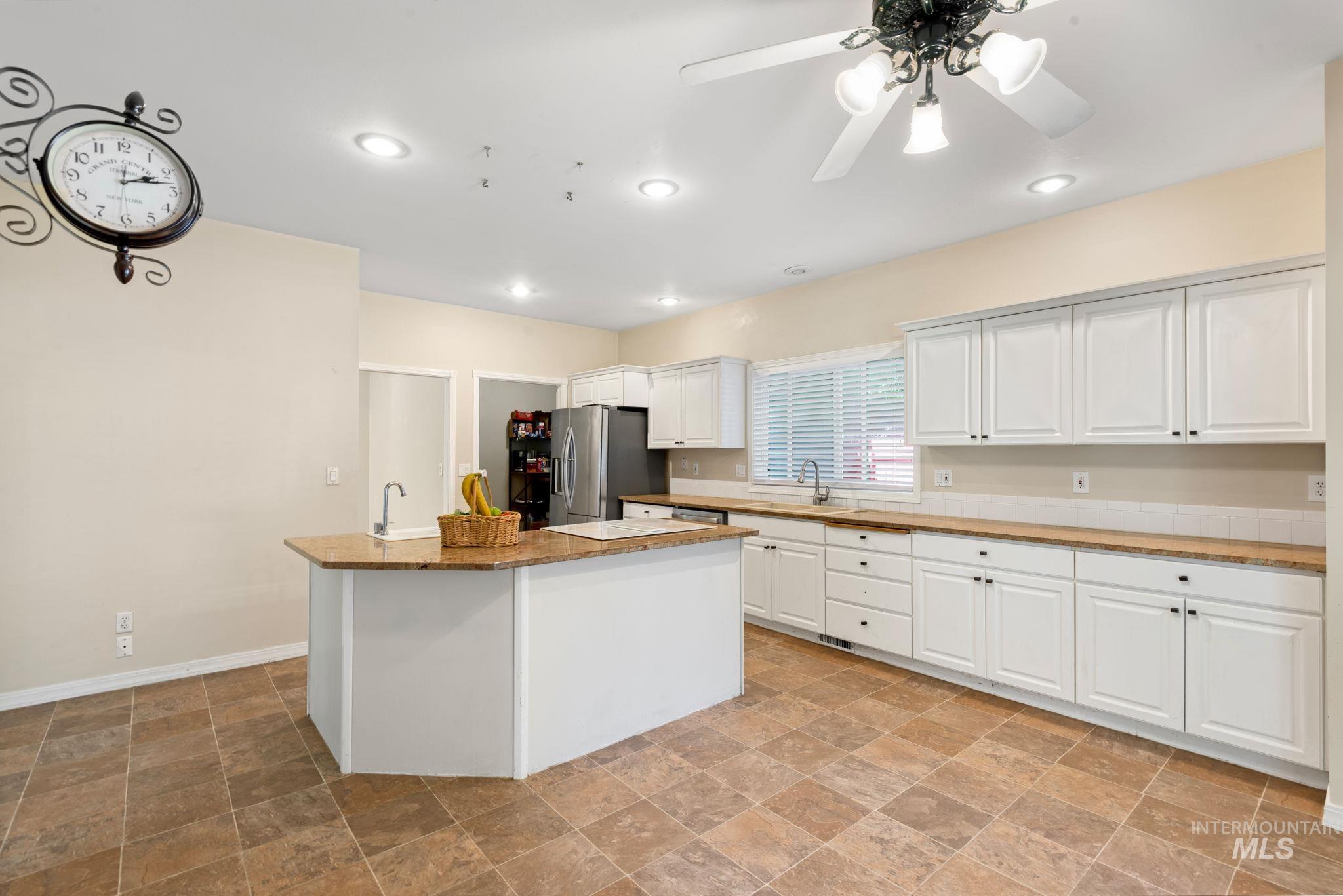 2118 N Springland Pl Property Photo 15