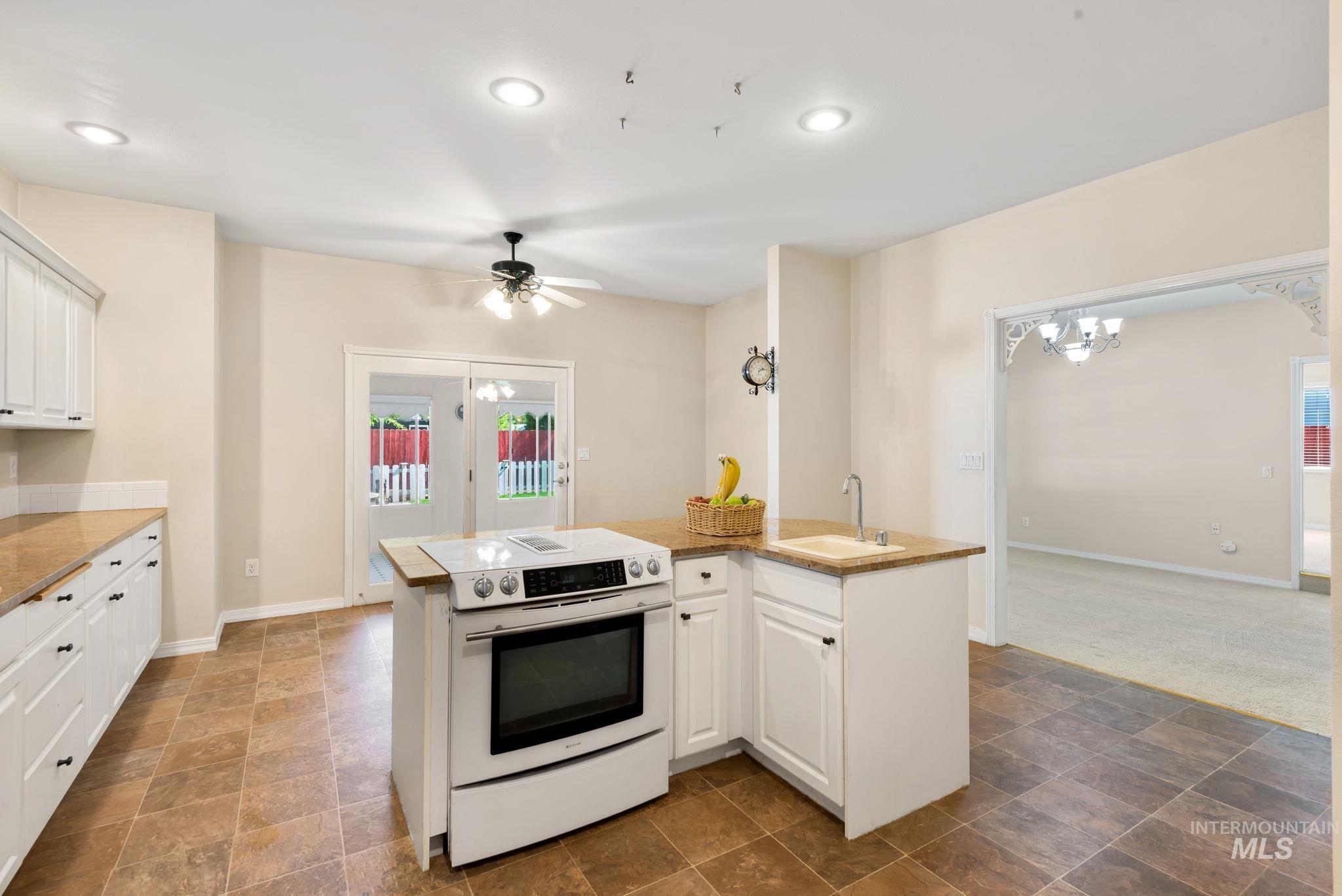 2118 N Springland Pl Property Photo 17